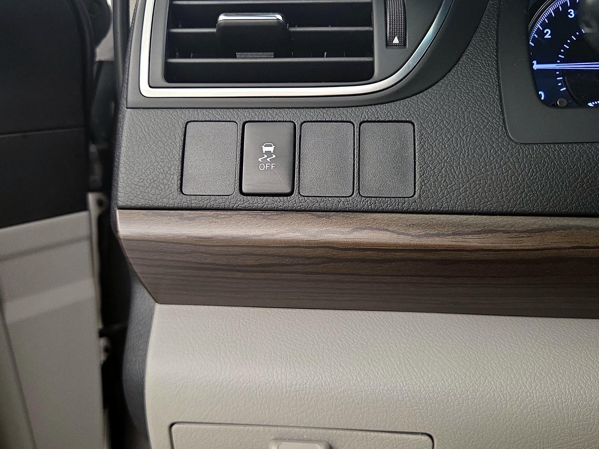 Thumbnail: 2016 Toyota Camry - 13