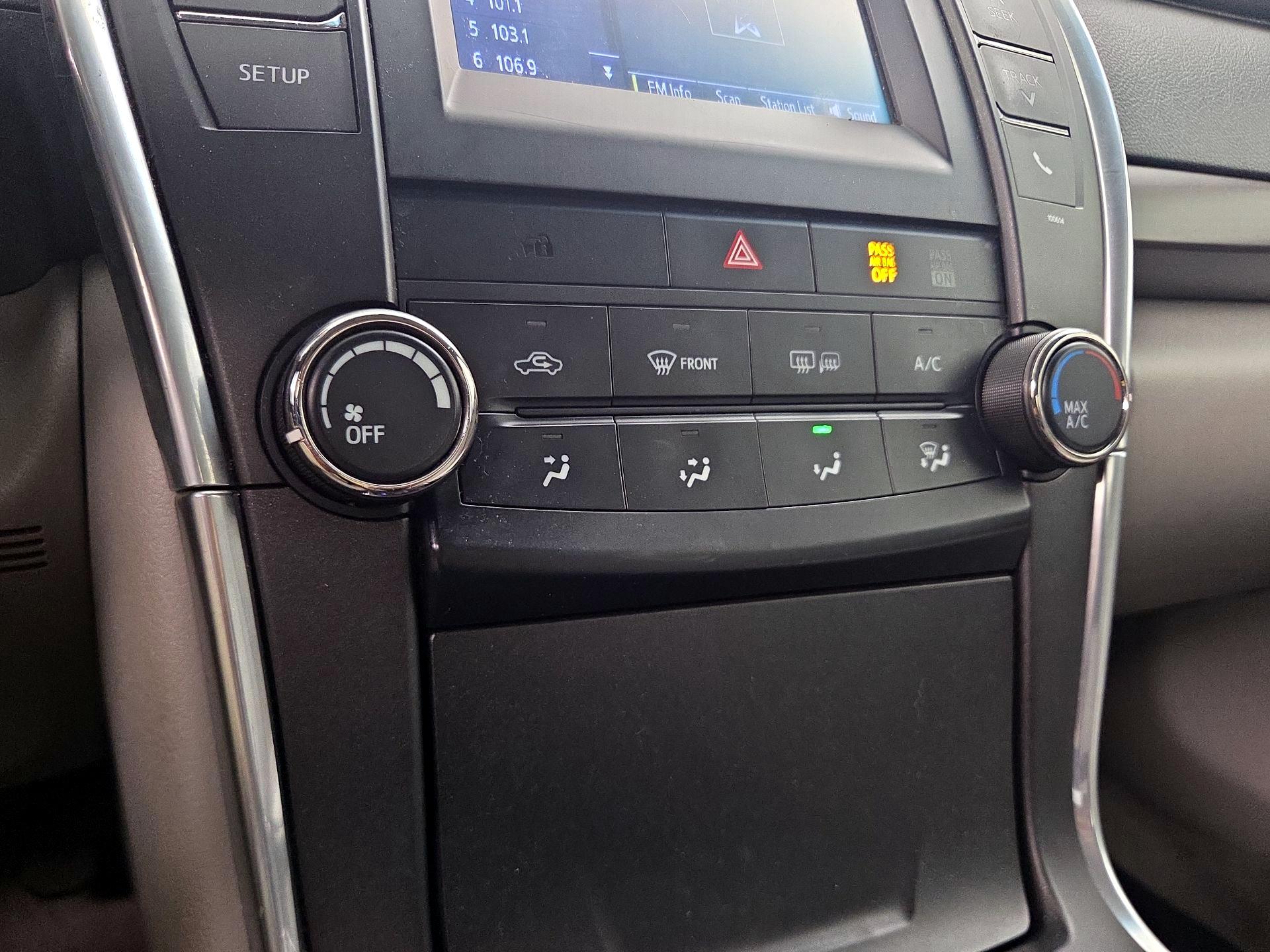 Thumbnail: 2016 Toyota Camry - 16