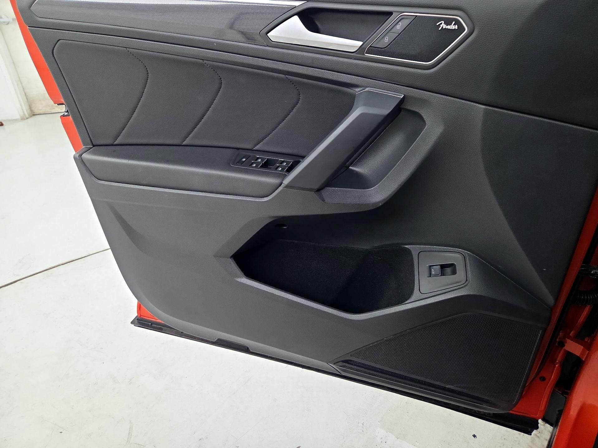 Thumbnail: 2019 Volkswagen Tiguan - 10