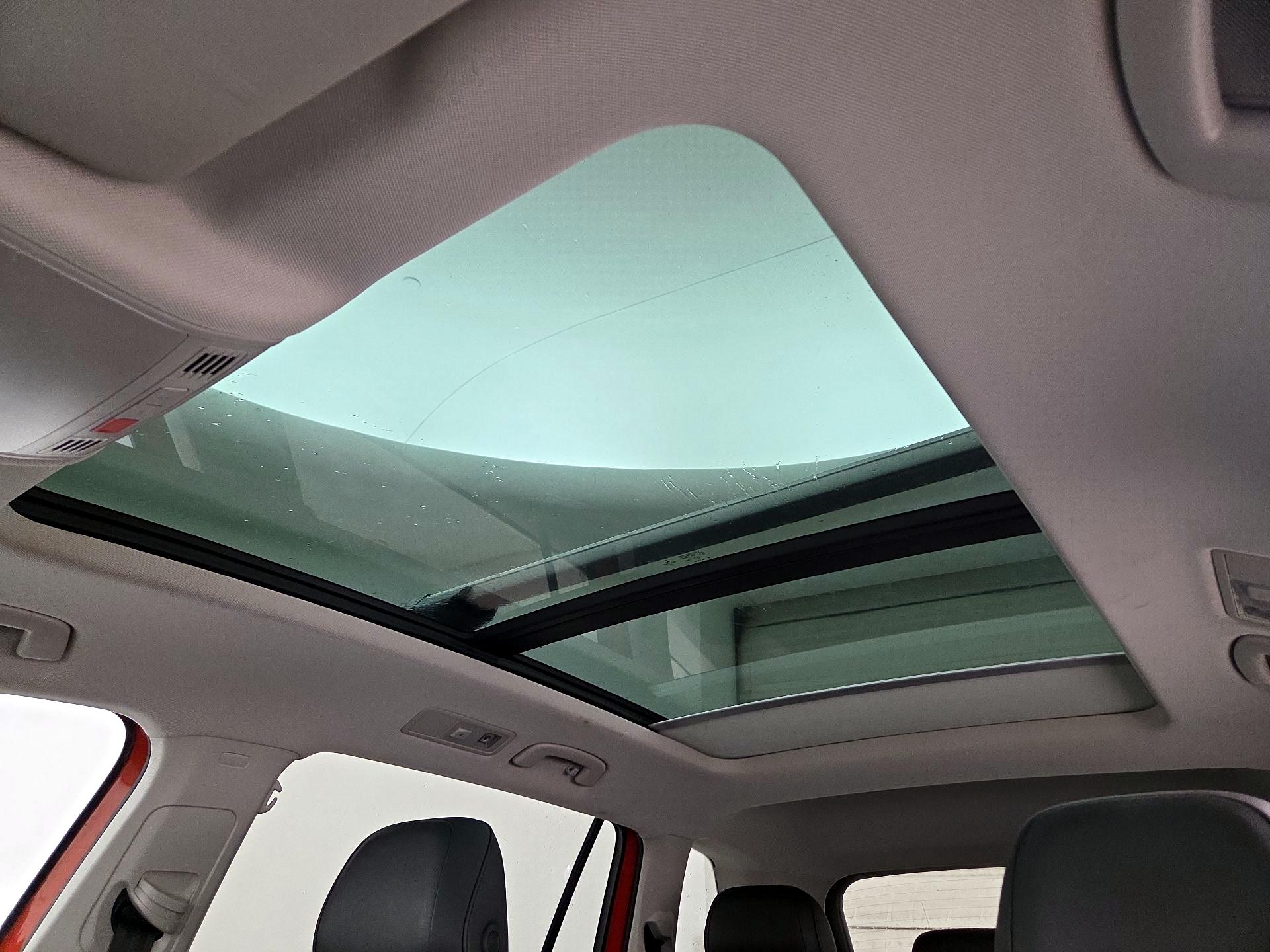 Thumbnail: 2019 Volkswagen Tiguan - 18