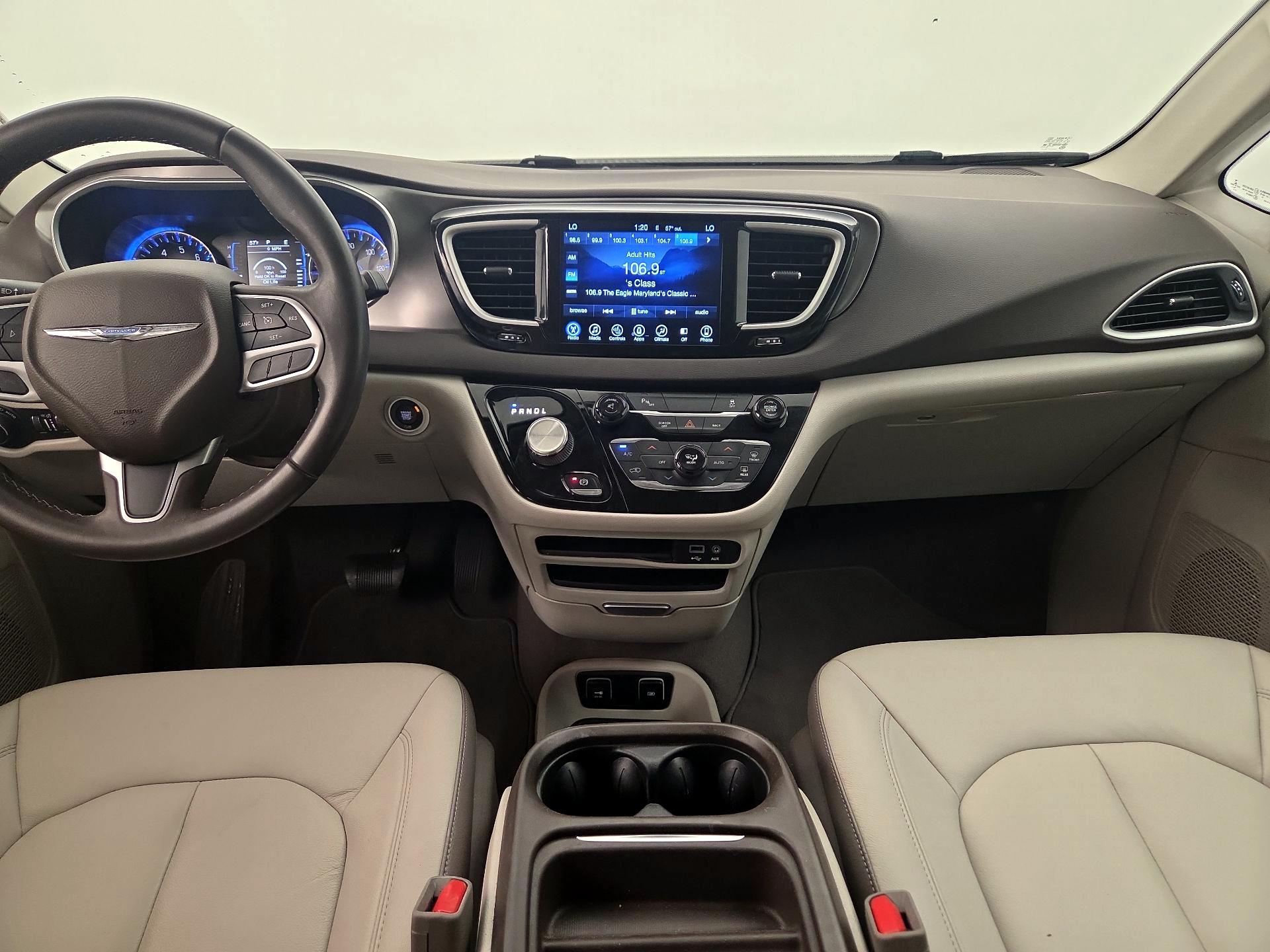 Thumbnail: 2017 Chrysler Pacifica - 9