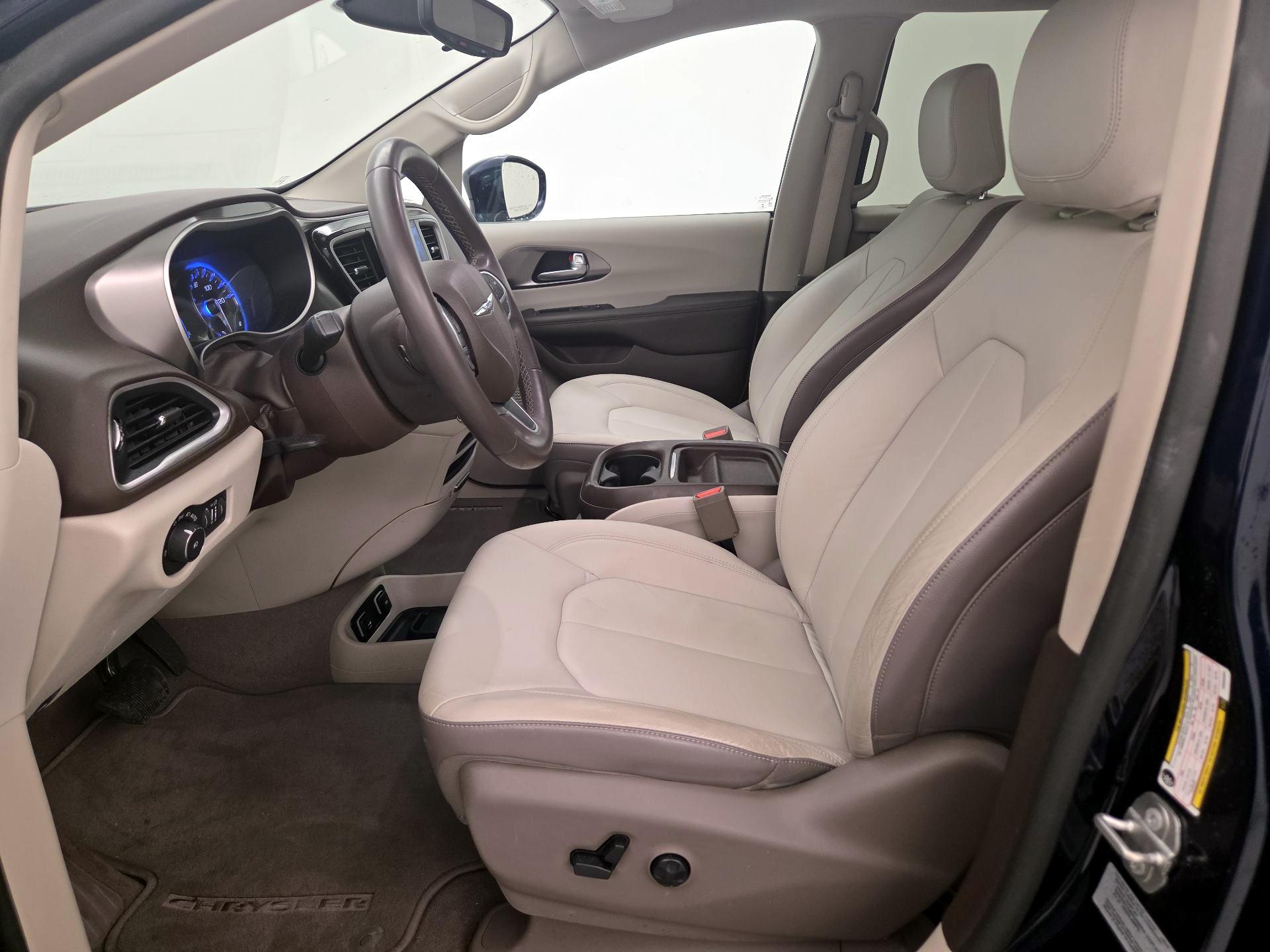 Thumbnail: 2017 Chrysler Pacifica - 11