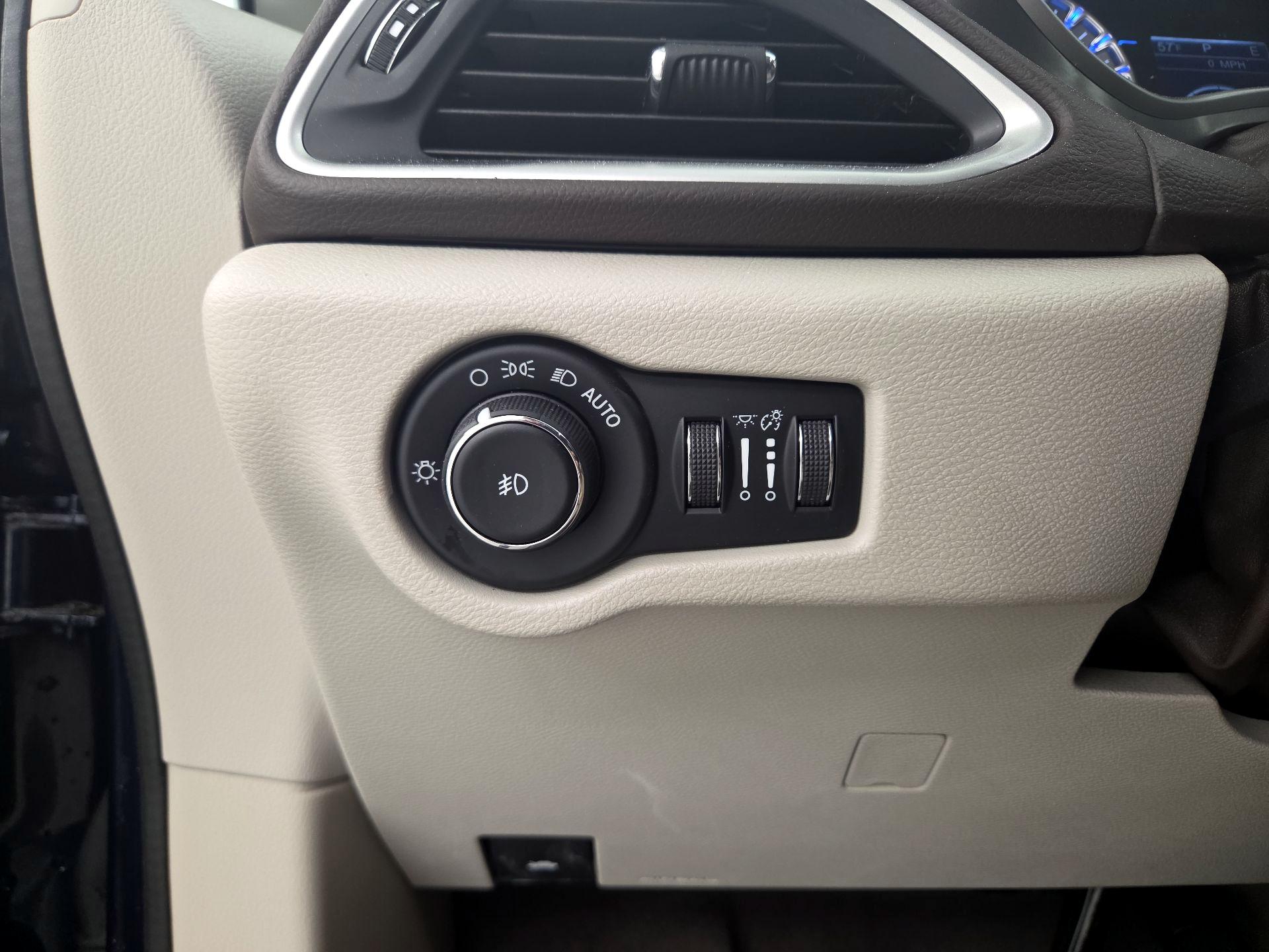 Thumbnail: 2017 Chrysler Pacifica - 13