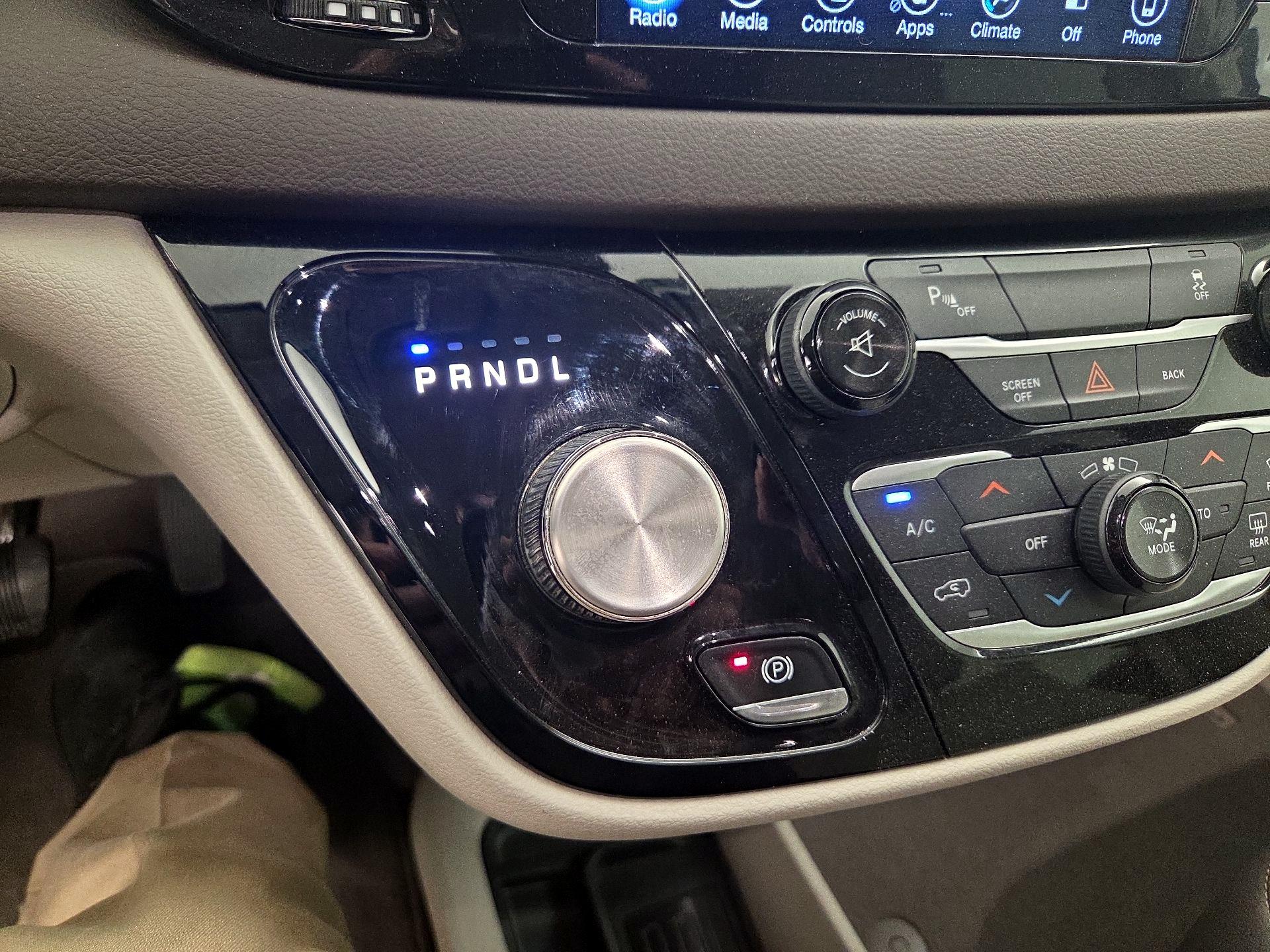 Thumbnail: 2017 Chrysler Pacifica - 17