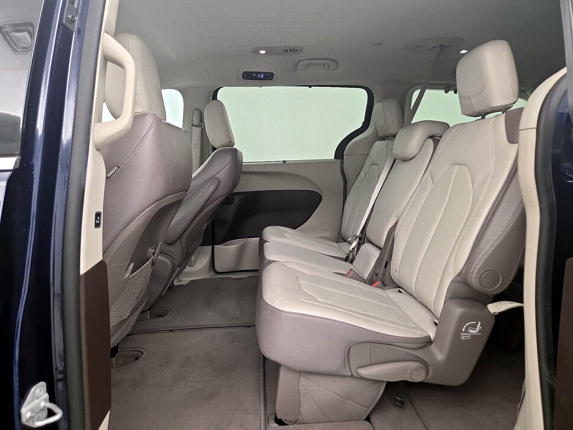 Thumbnail: 2017 Chrysler Pacifica - 19