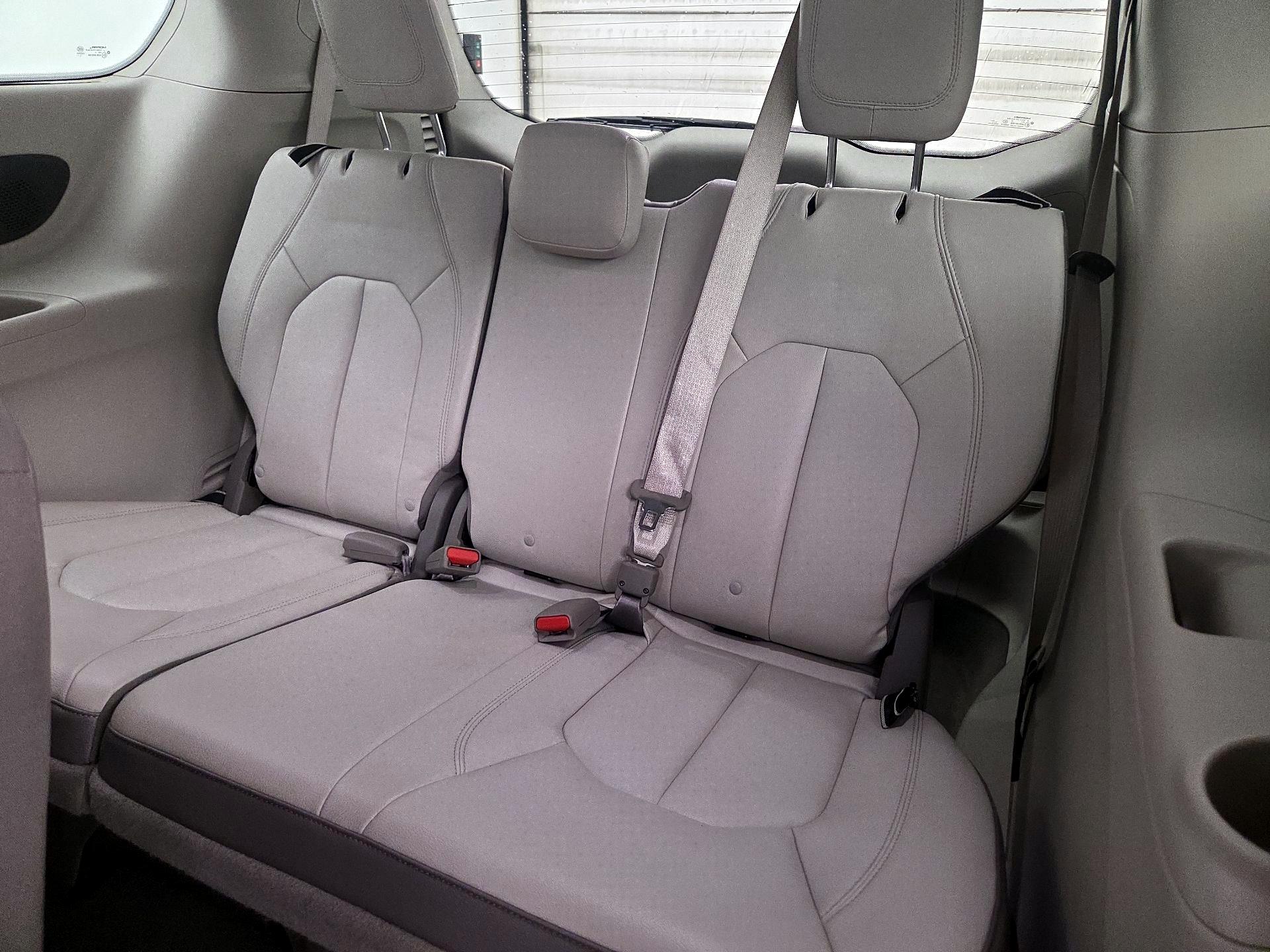 Thumbnail: 2017 Chrysler Pacifica - 20