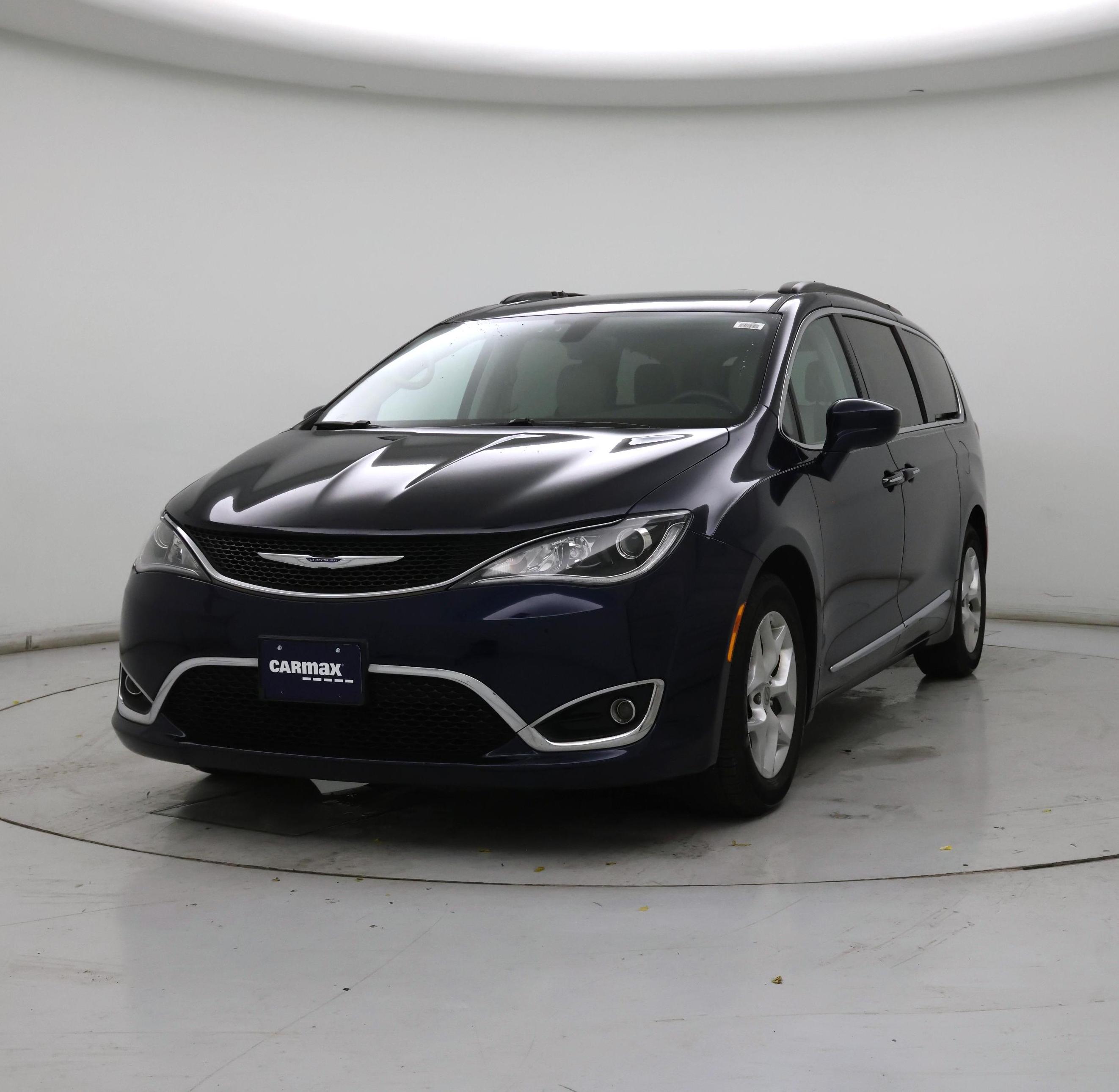 Thumbnail: 2017 Chrysler Pacifica - 4