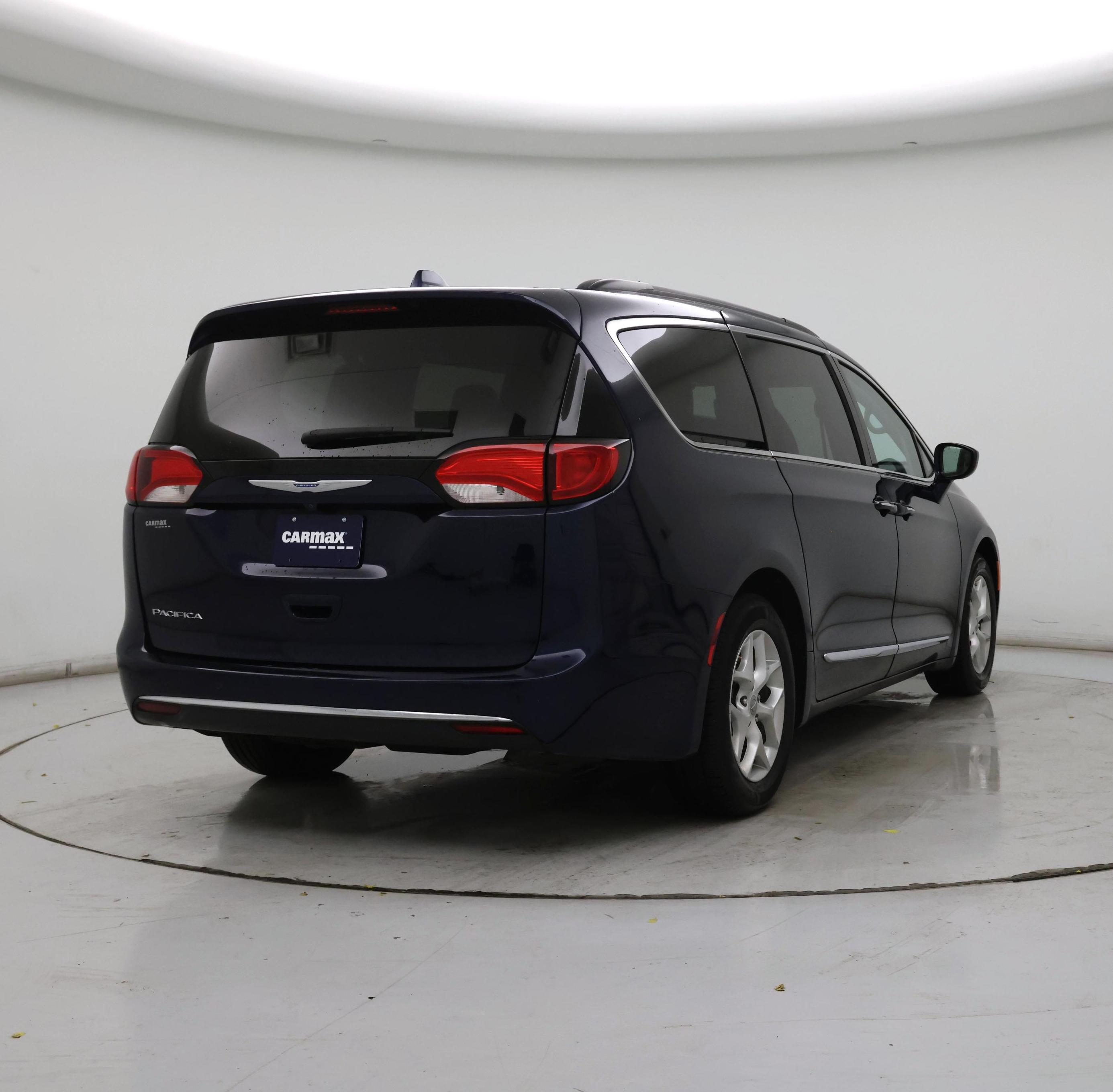 Thumbnail: 2017 Chrysler Pacifica - 8