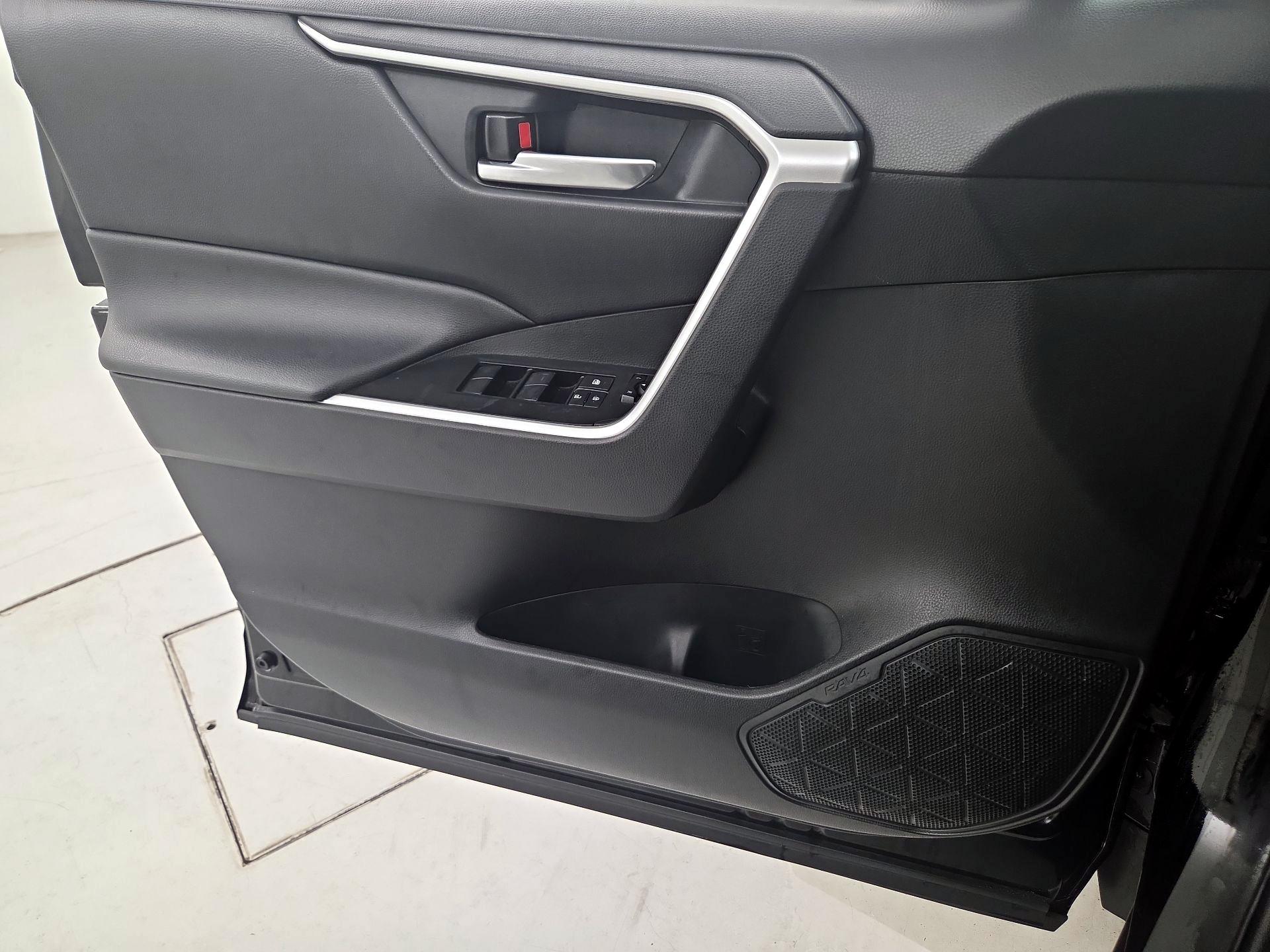 Thumbnail: 2021 Toyota RAV4 - 12