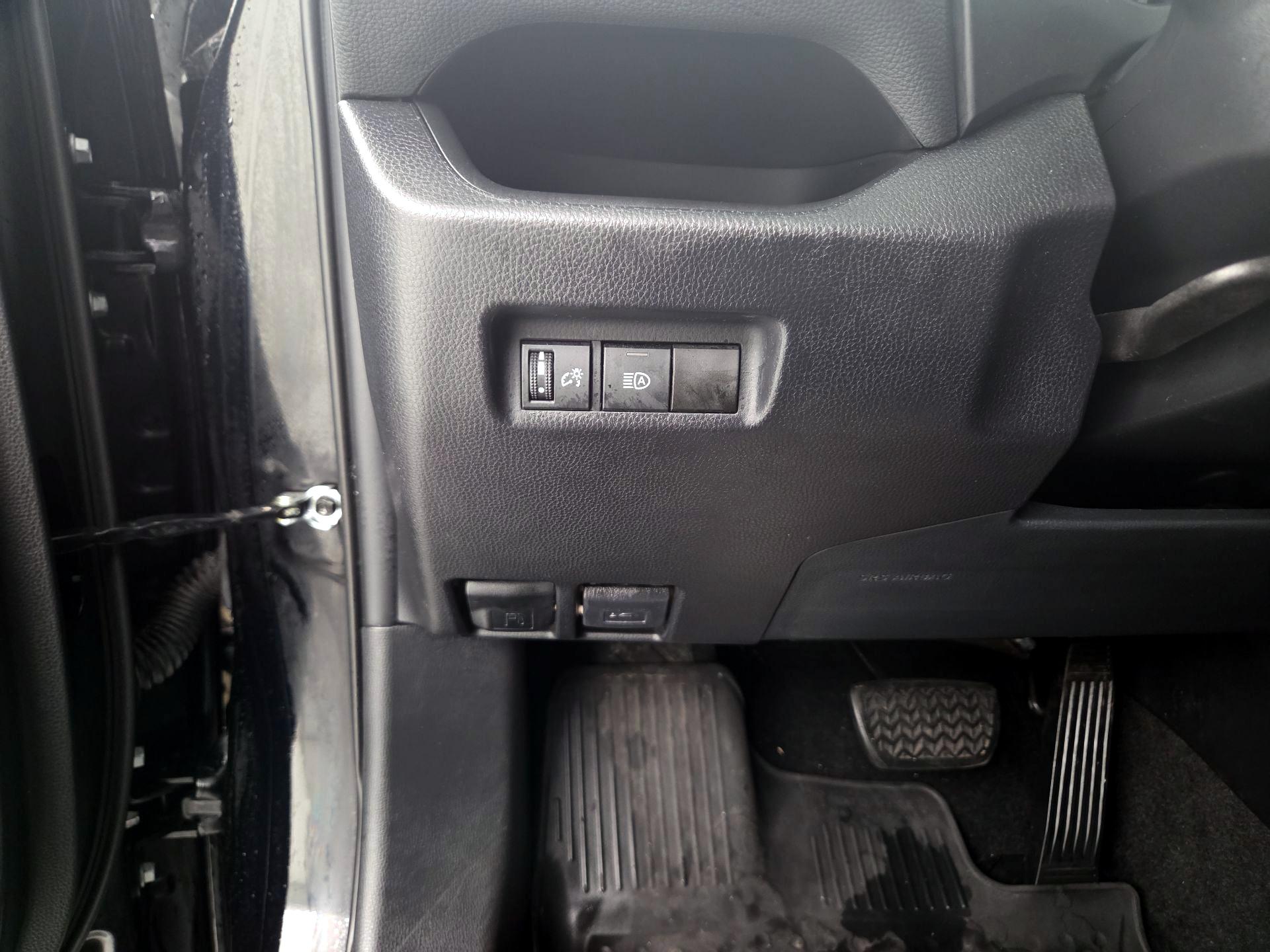 Thumbnail: 2021 Toyota RAV4 - 13