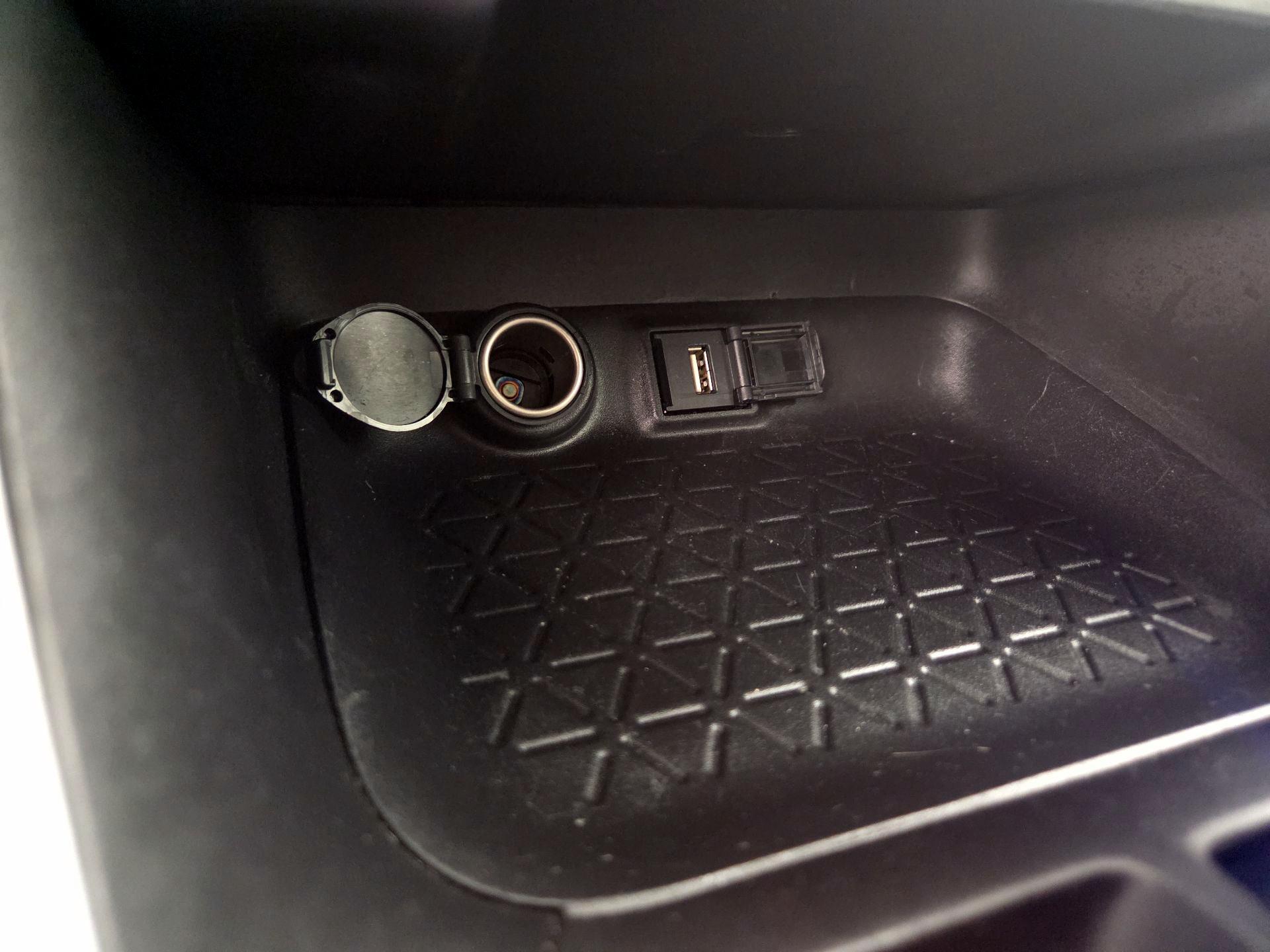 Thumbnail: 2021 Toyota RAV4 - 18