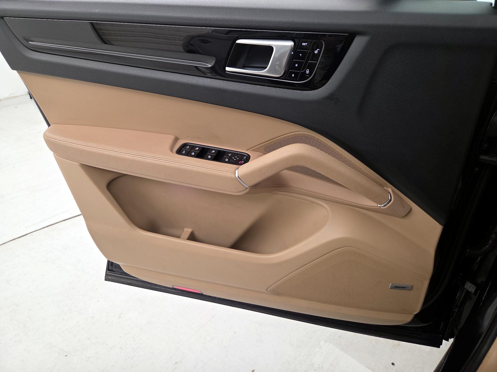 Thumbnail: 2019 Porsche Cayenne - 12