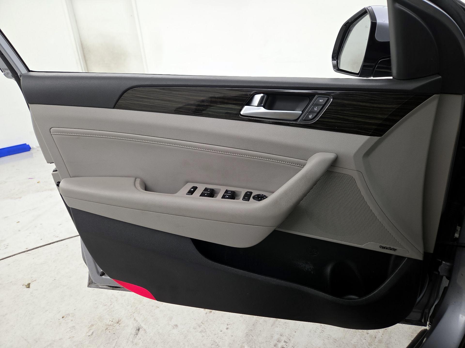 Thumbnail: 2016 Hyundai Sonata - 12