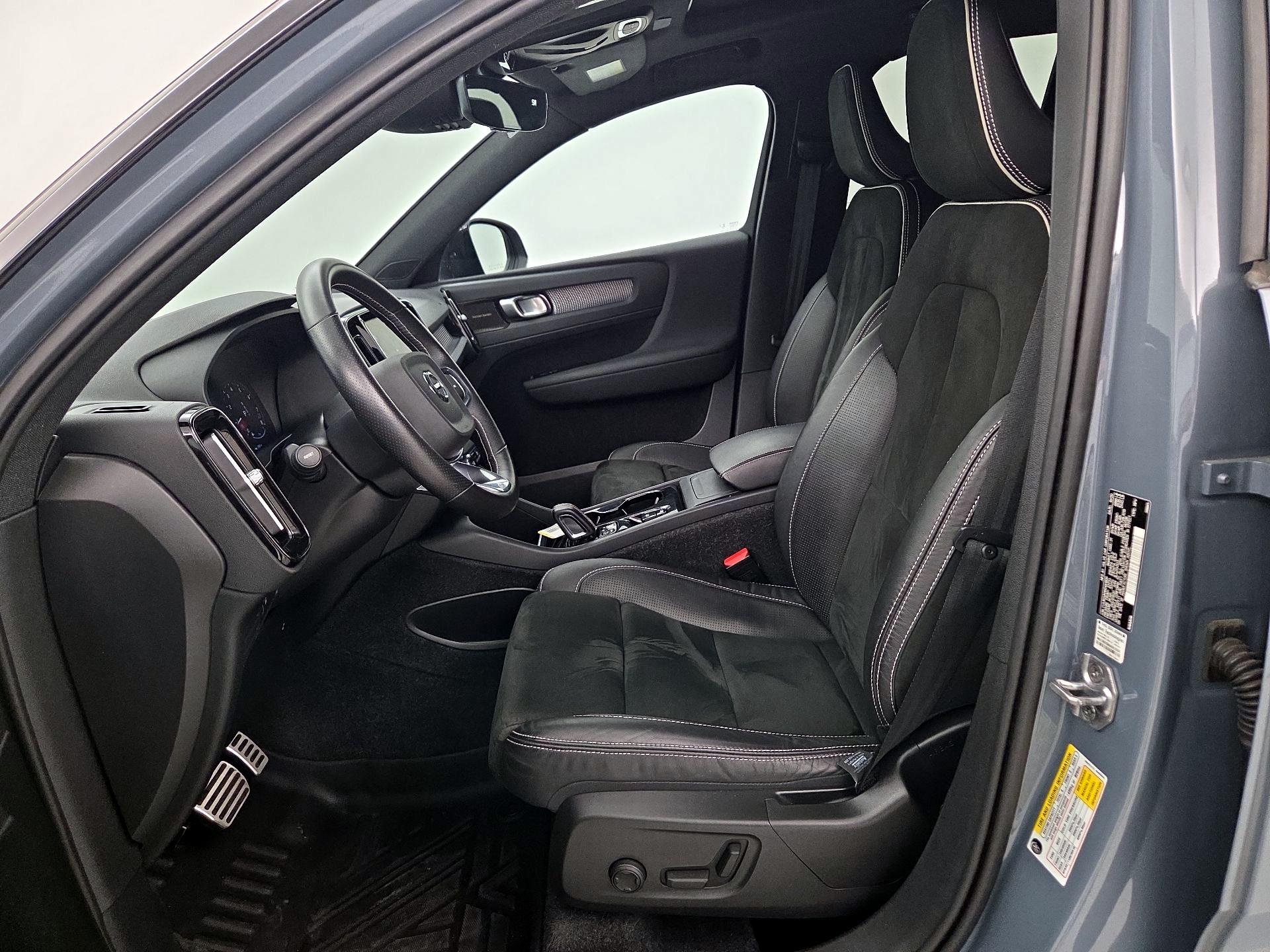 Thumbnail: 2021 Volvo XC40 - 9