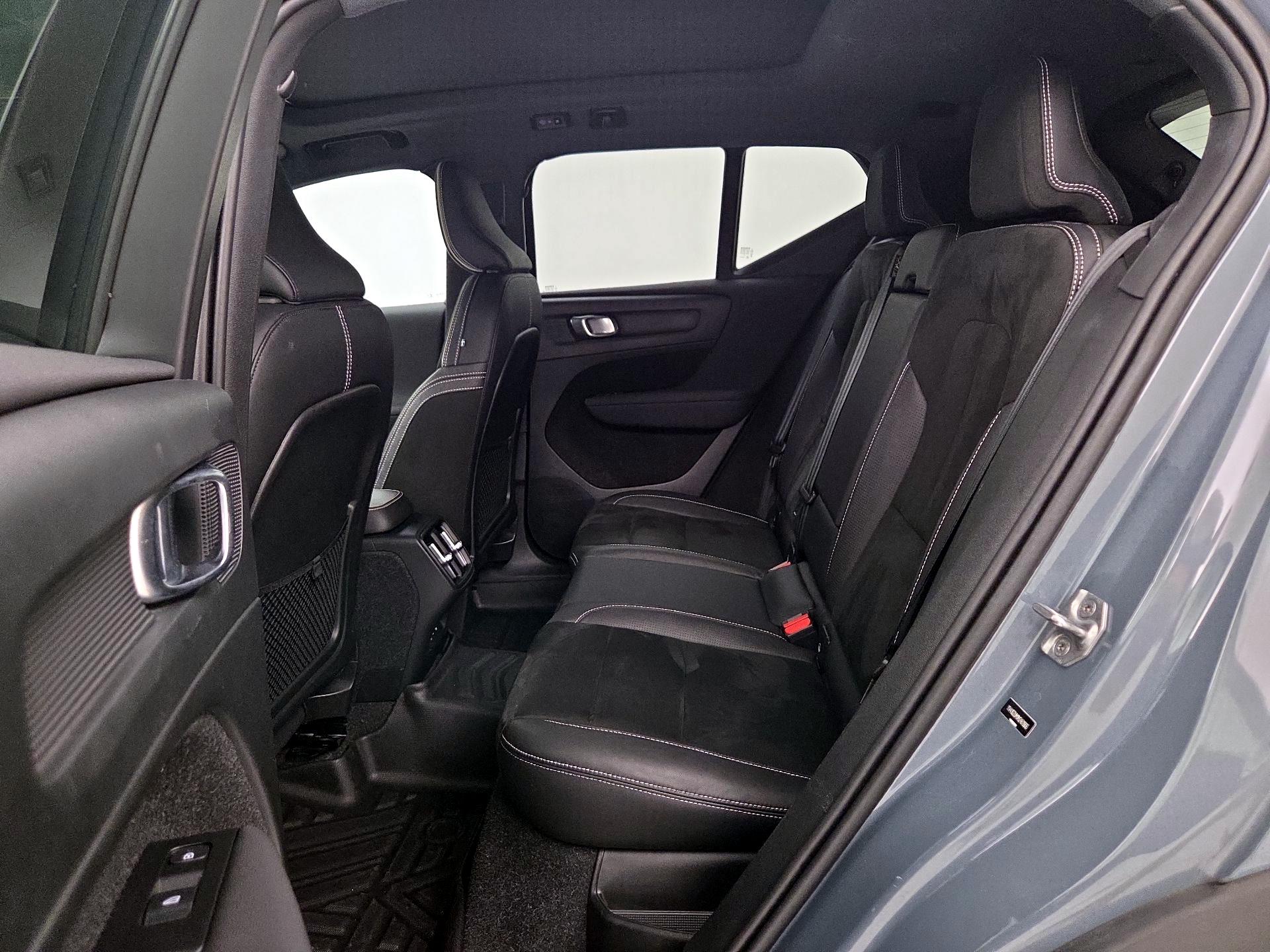 Thumbnail: 2021 Volvo XC40 - 18