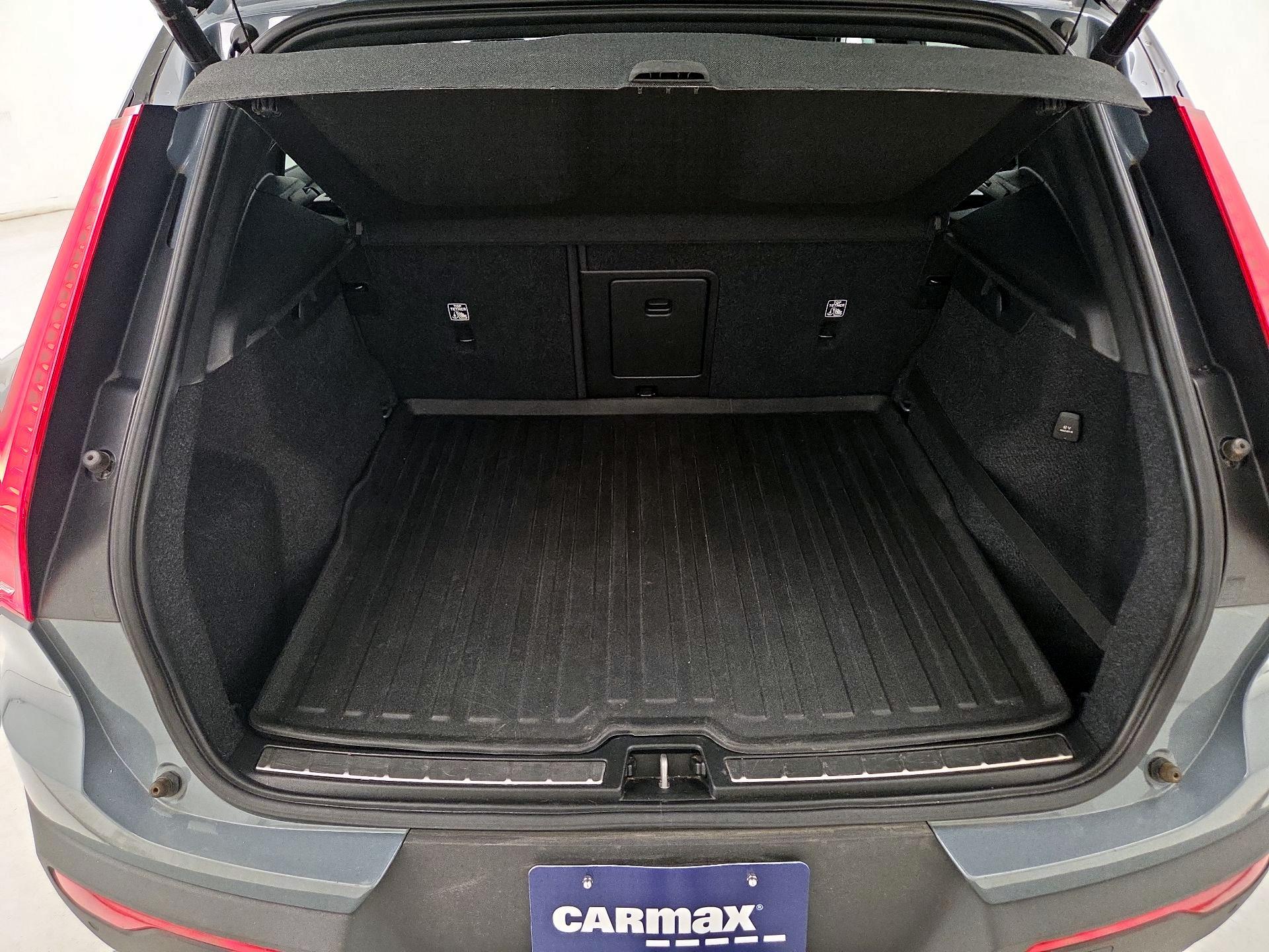 Thumbnail: 2021 Volvo XC40 - 19