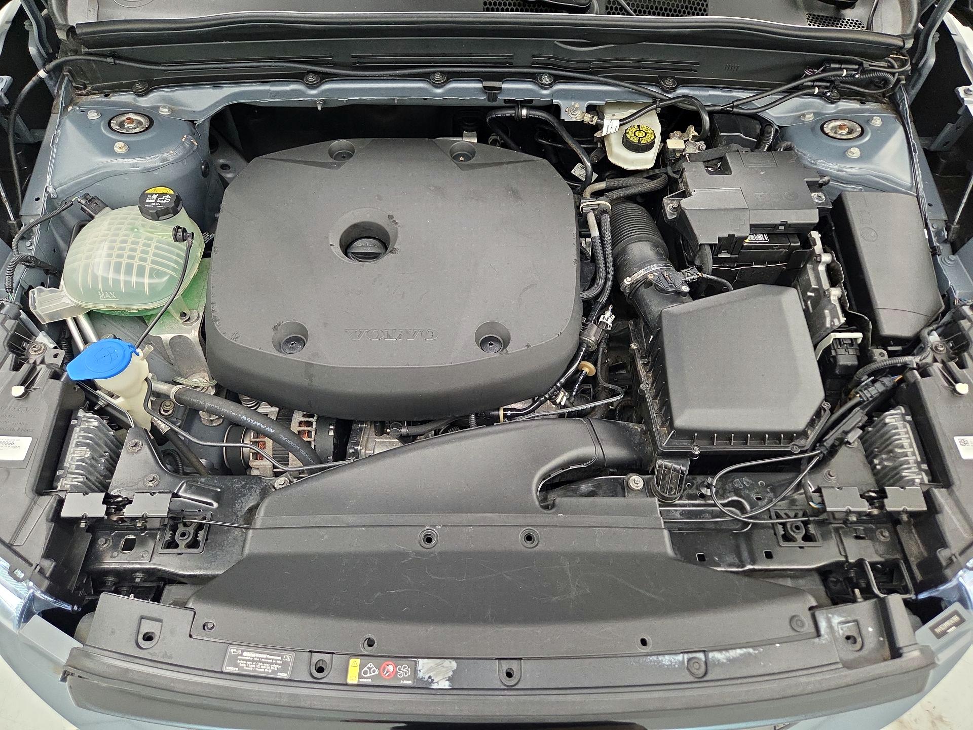 Thumbnail: 2021 Volvo XC40 - 20