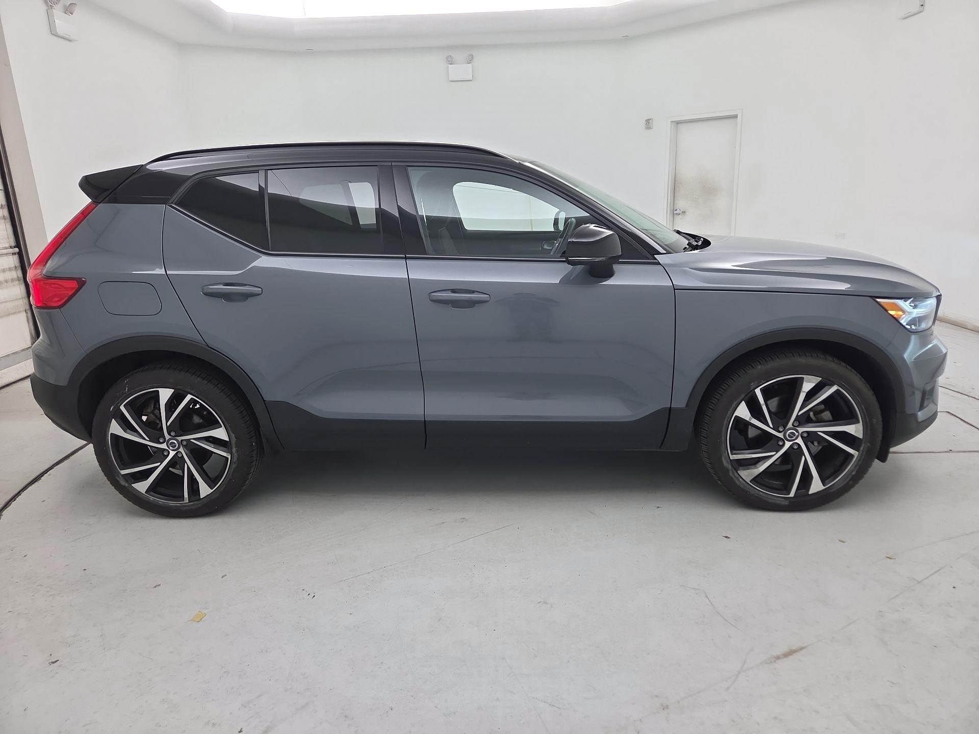 Thumbnail: 2021 Volvo XC40 - 4