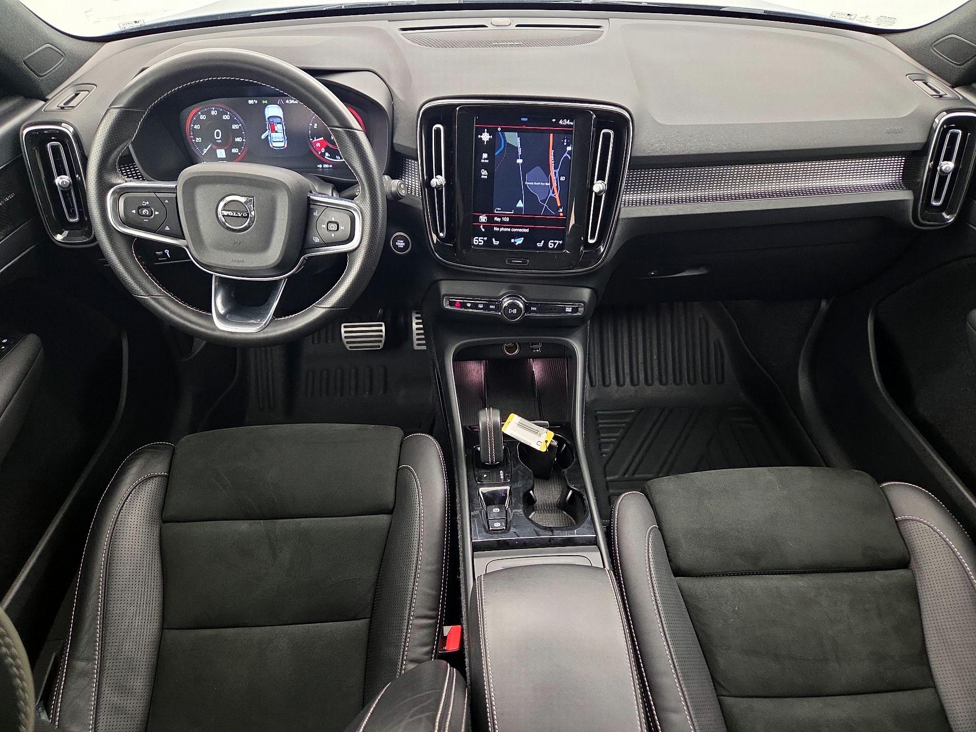 Thumbnail: 2021 Volvo XC40 - 8