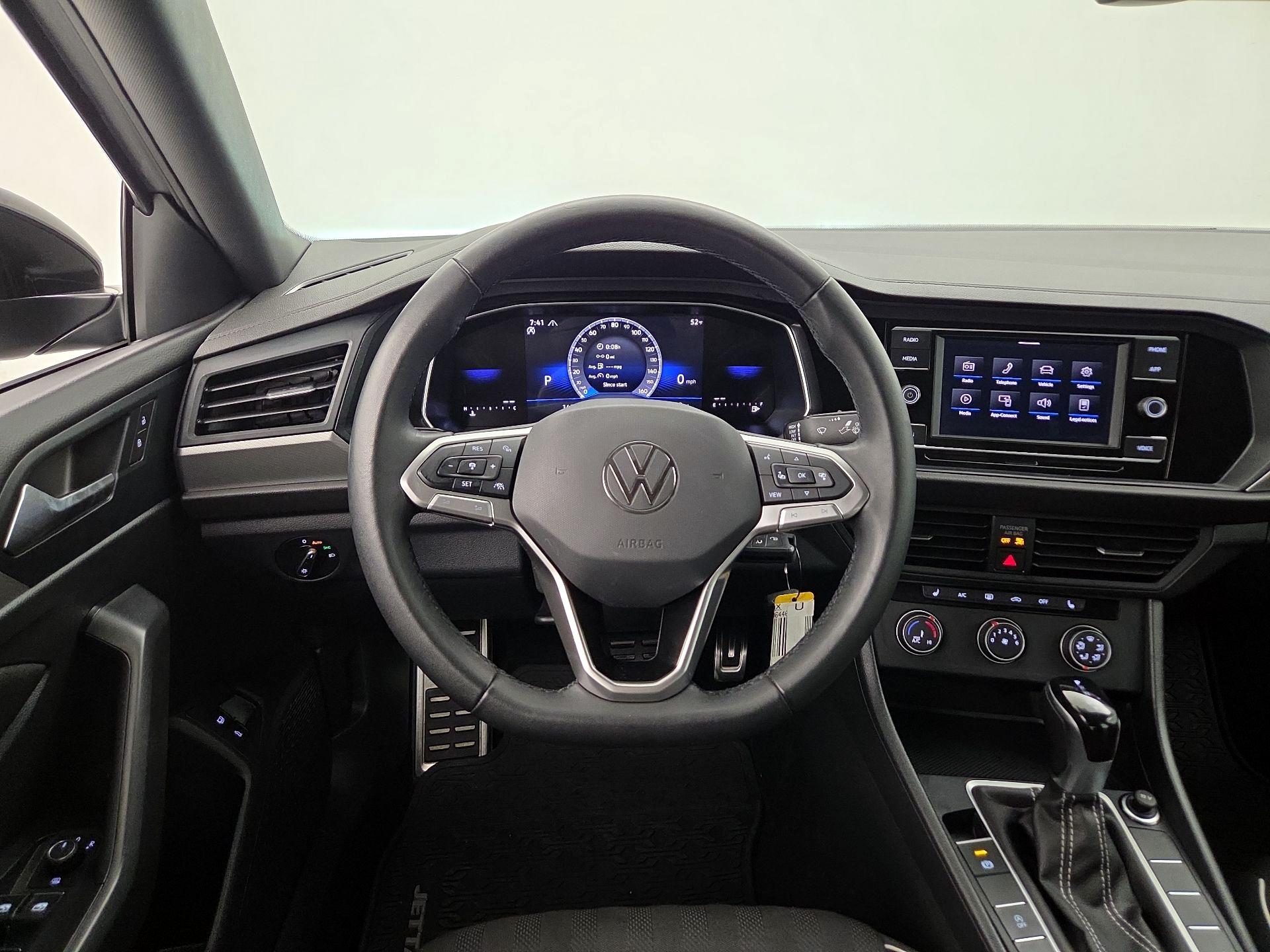 Thumbnail: 2024 Volkswagen Jetta - 10