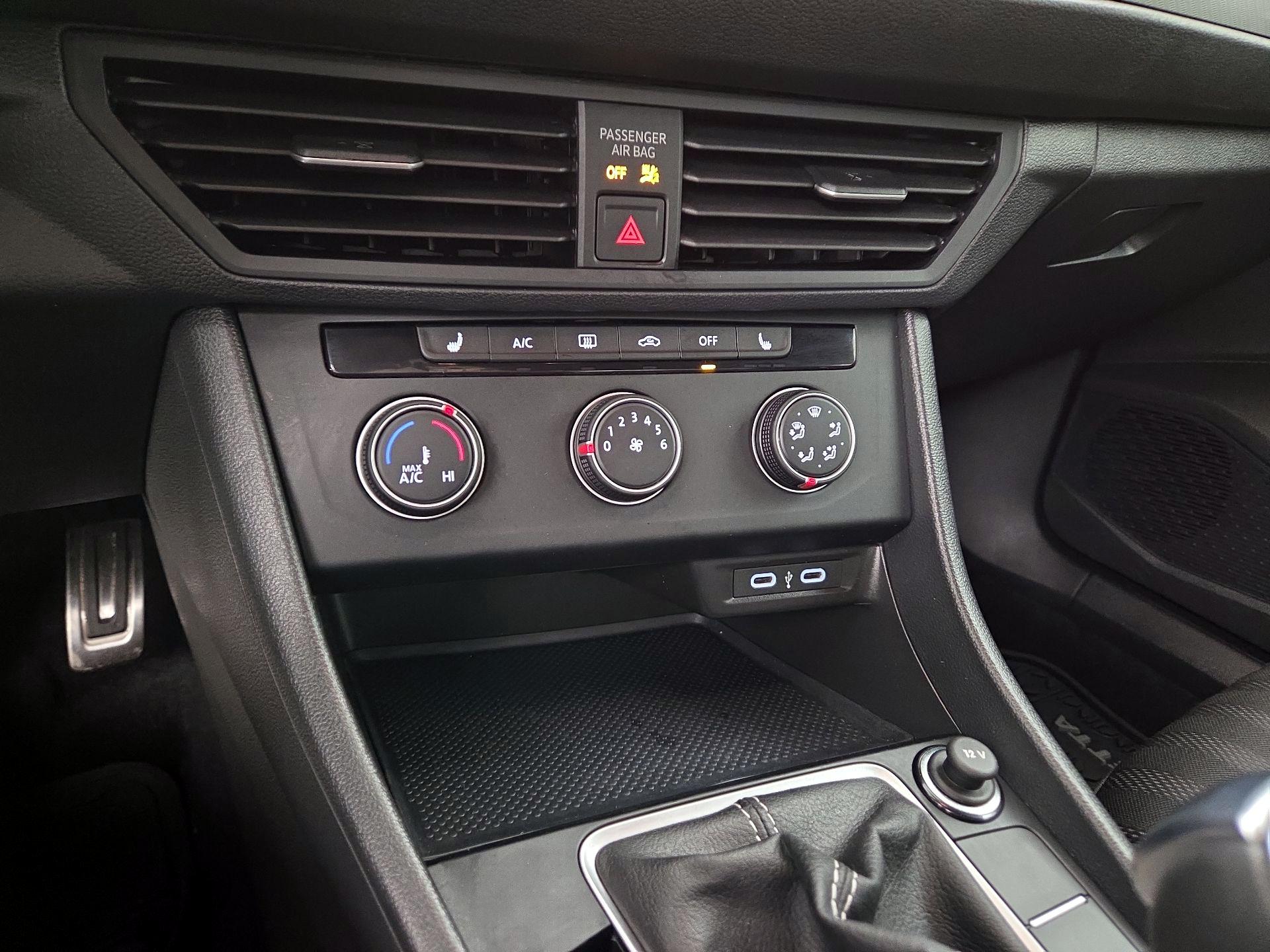 Thumbnail: 2024 Volkswagen Jetta - 16