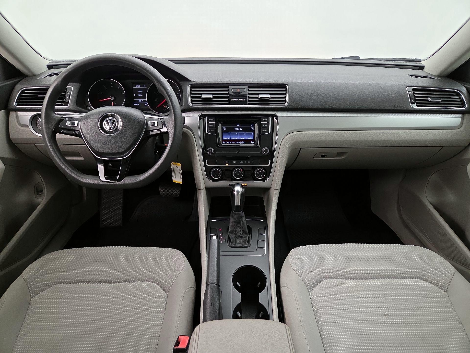 Thumbnail: 2018 Volkswagen Passat - 9