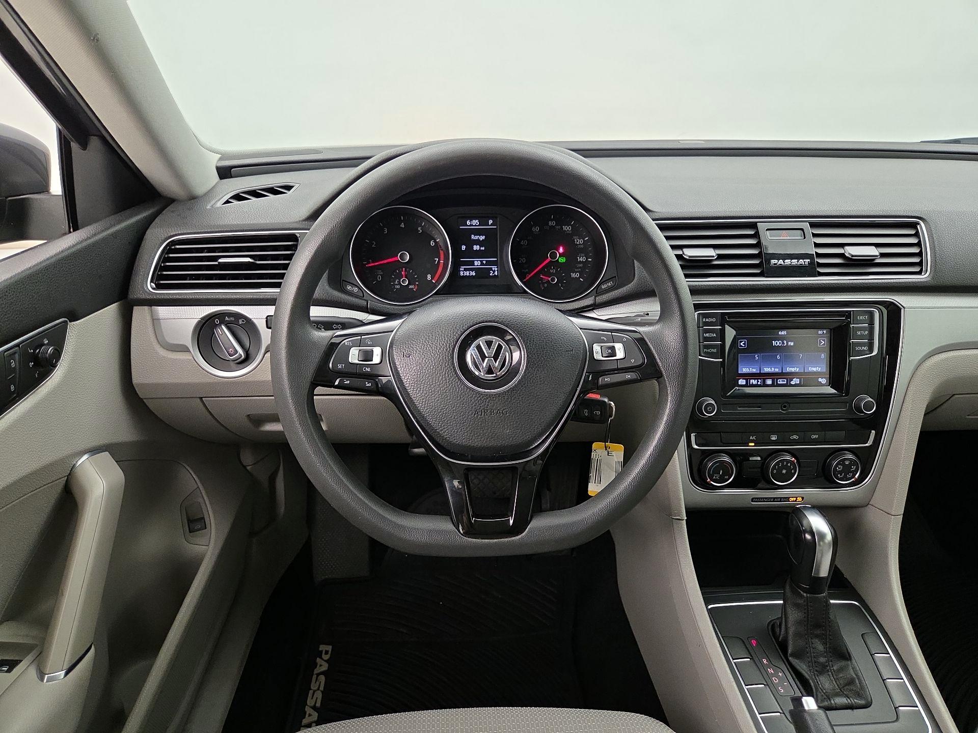 Thumbnail: 2018 Volkswagen Passat - 10