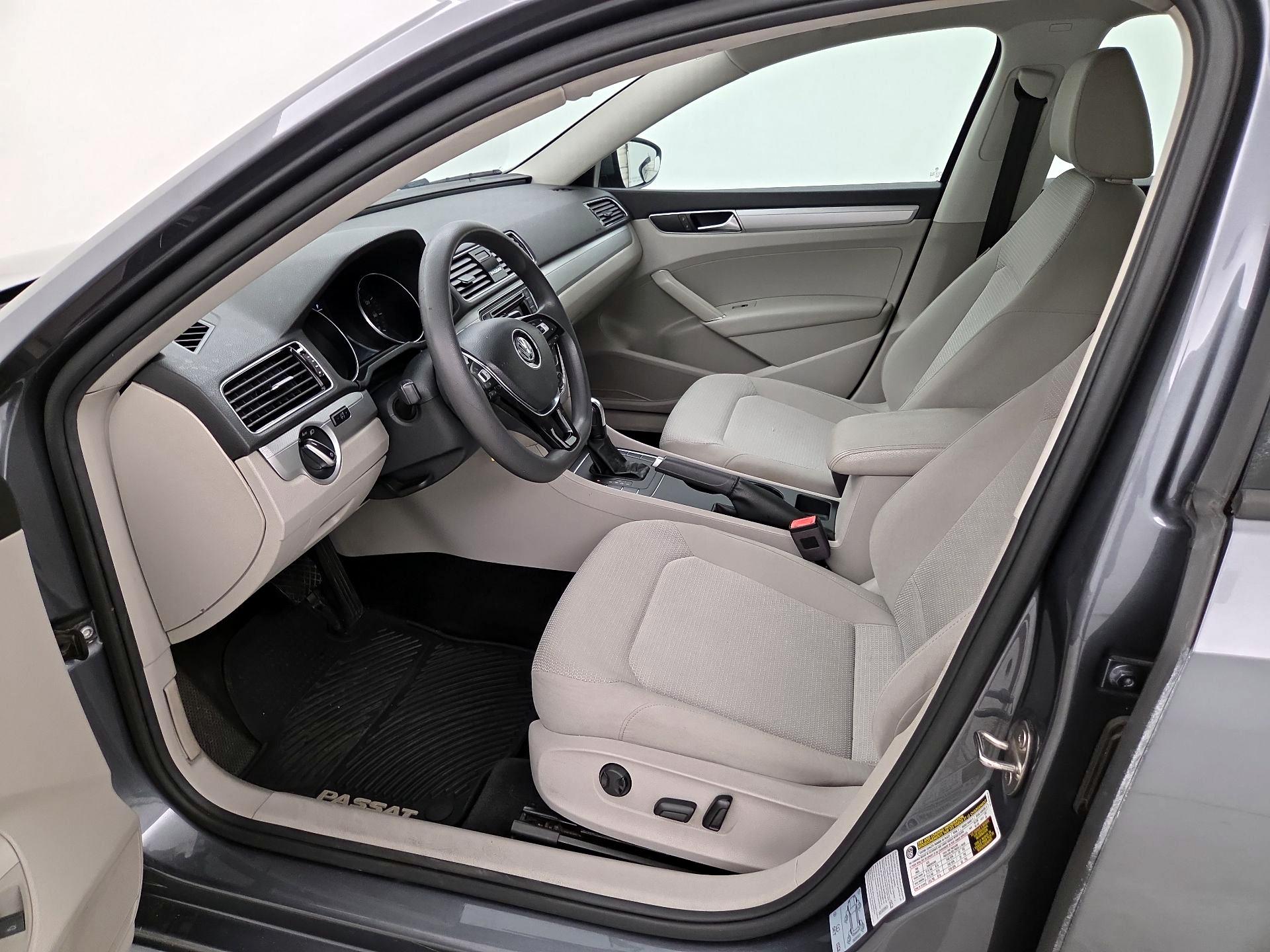 Thumbnail: 2018 Volkswagen Passat - 11