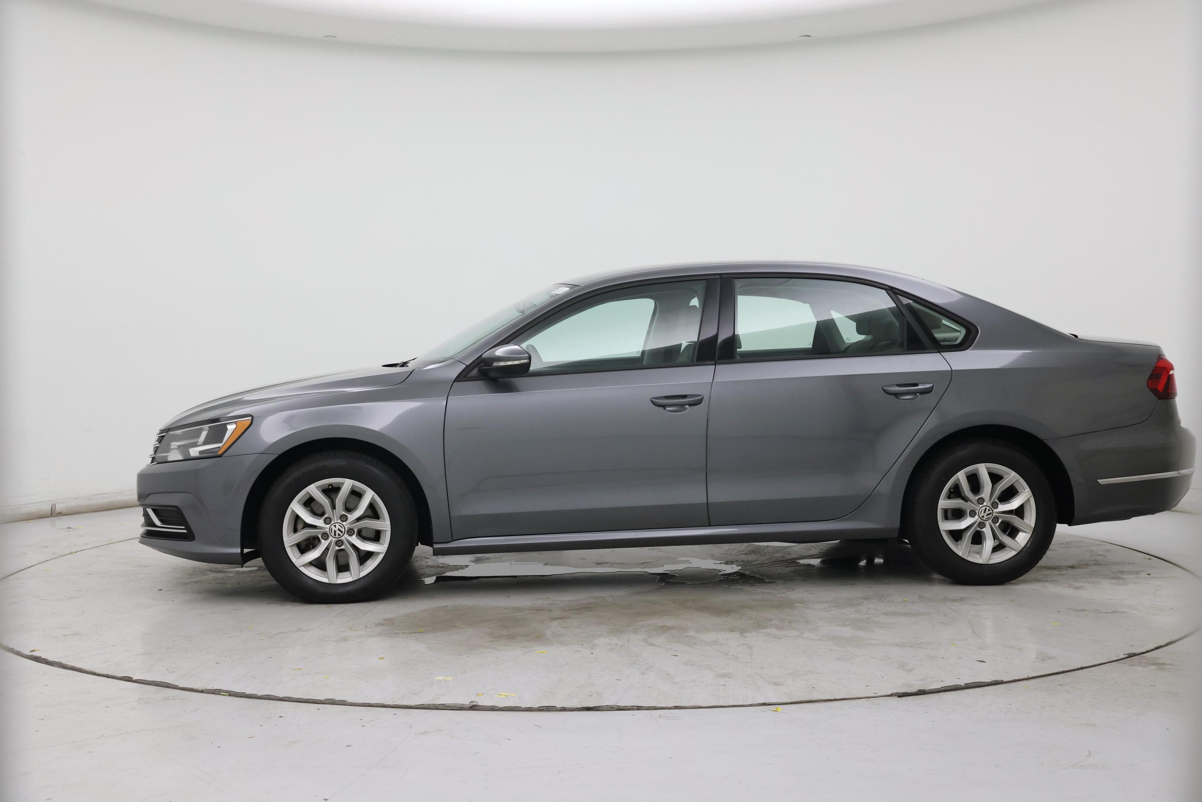 Thumbnail: 2018 Volkswagen Passat - 3