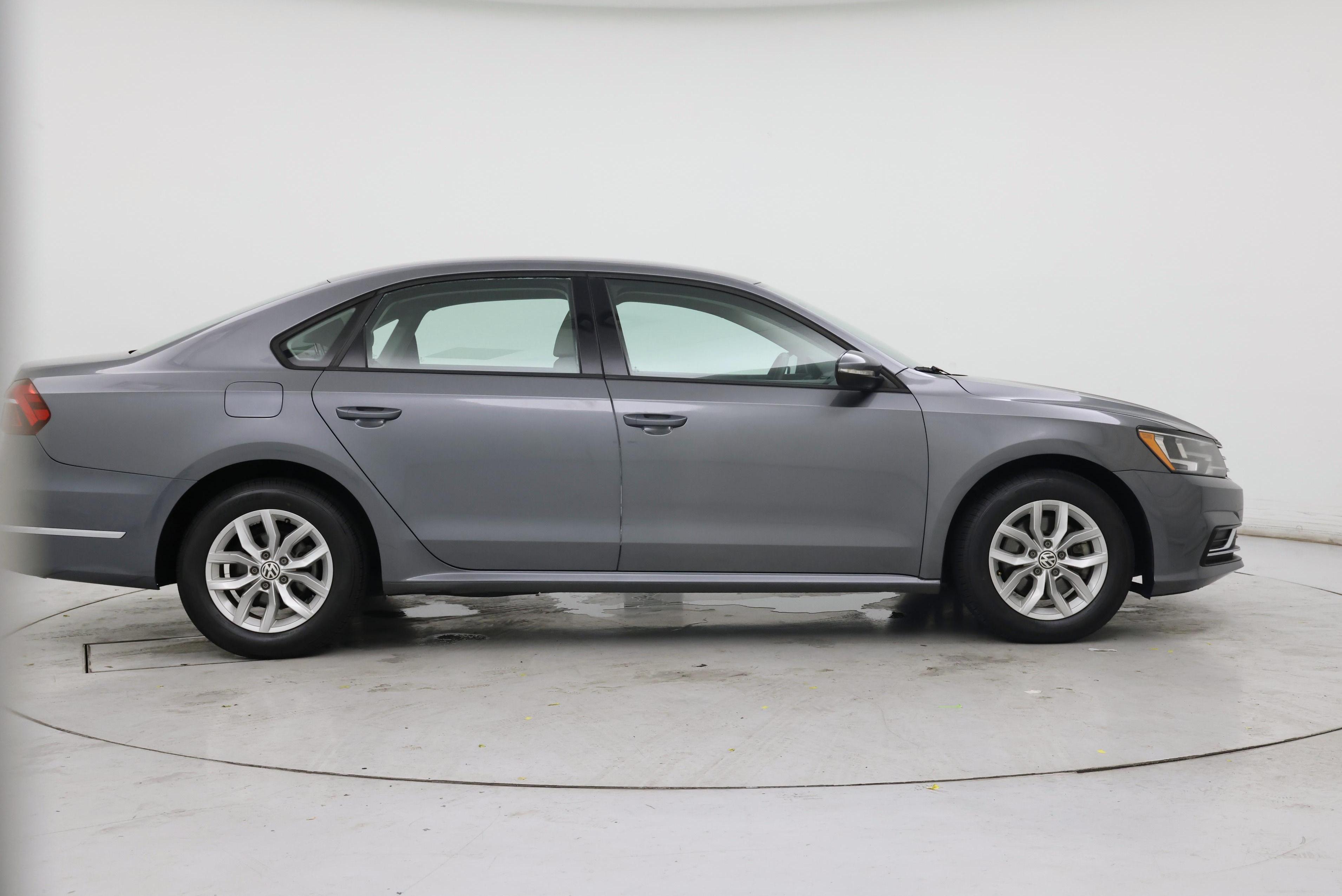 Thumbnail: 2018 Volkswagen Passat - 7