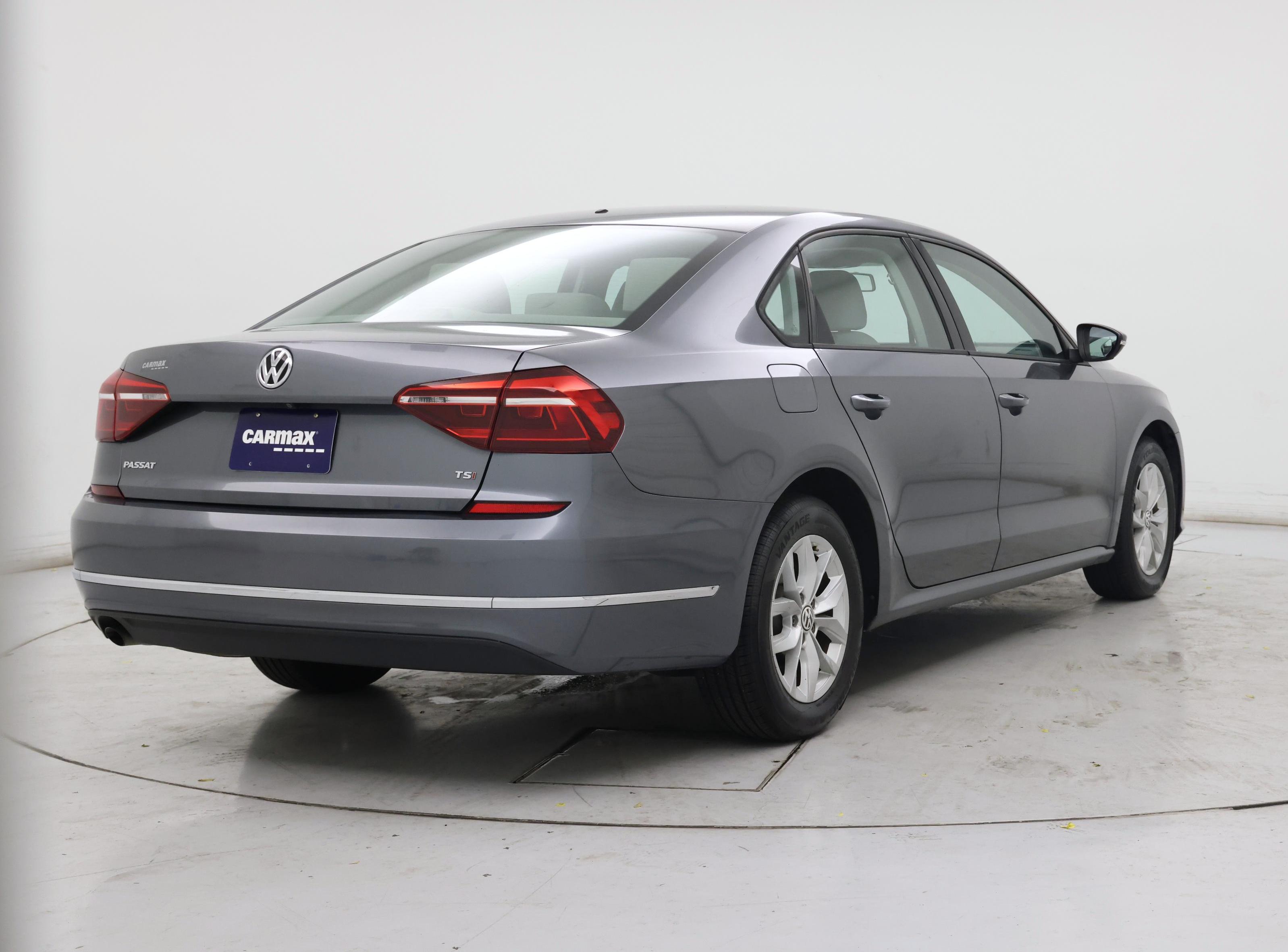 Thumbnail: 2018 Volkswagen Passat - 8