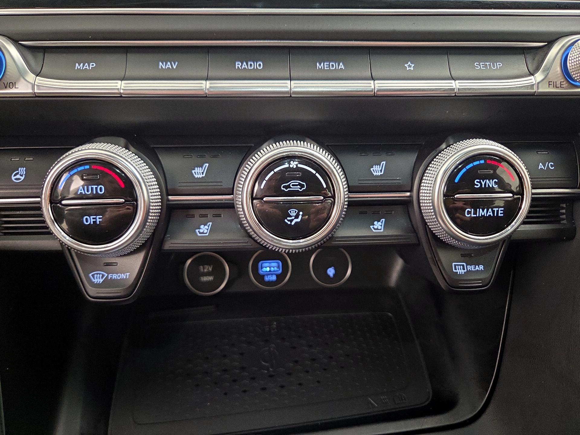 Thumbnail: 2022 Genesis G70 - 17