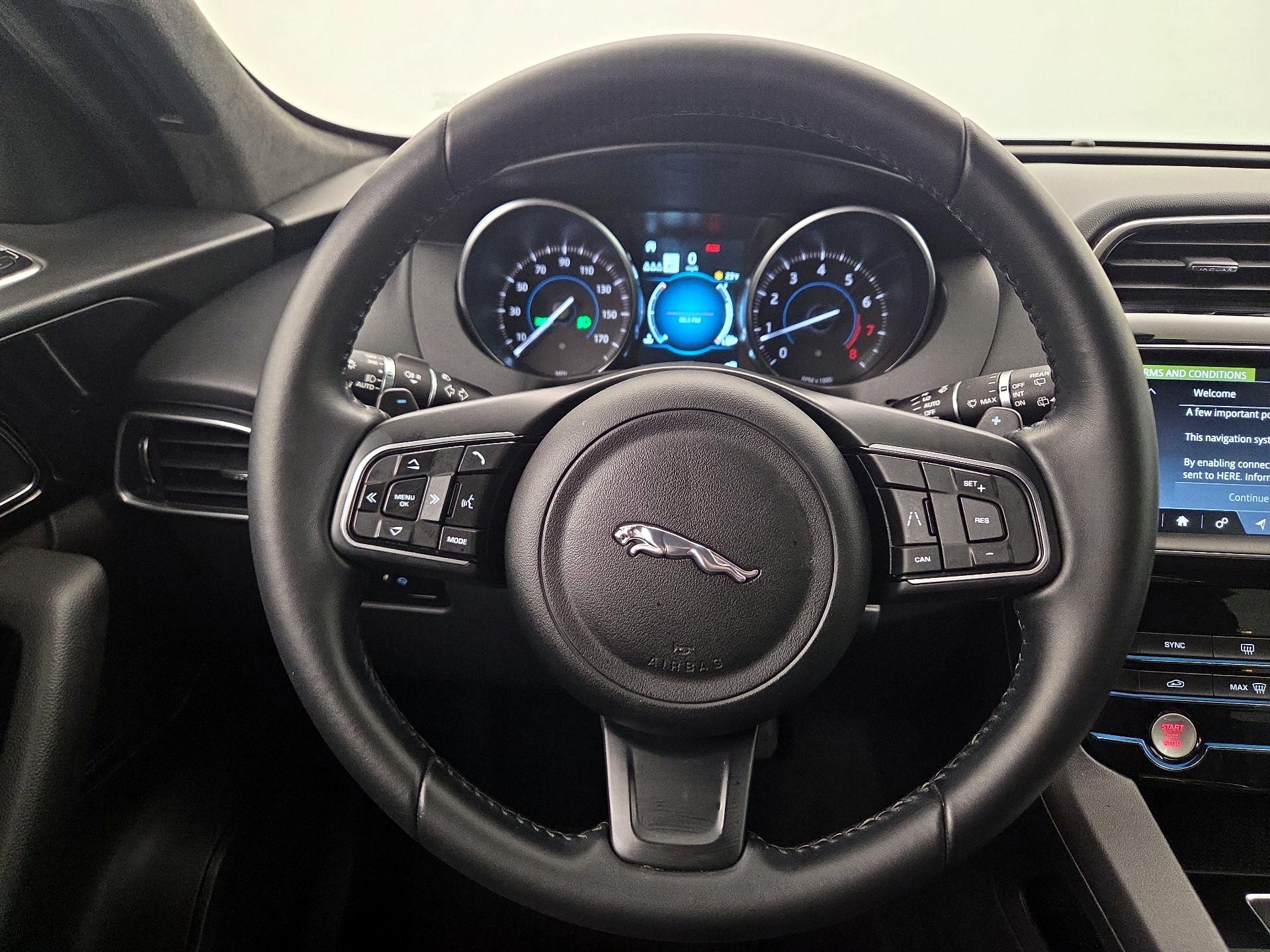 Thumbnail: 2020 Jaguar F-Pace - 10