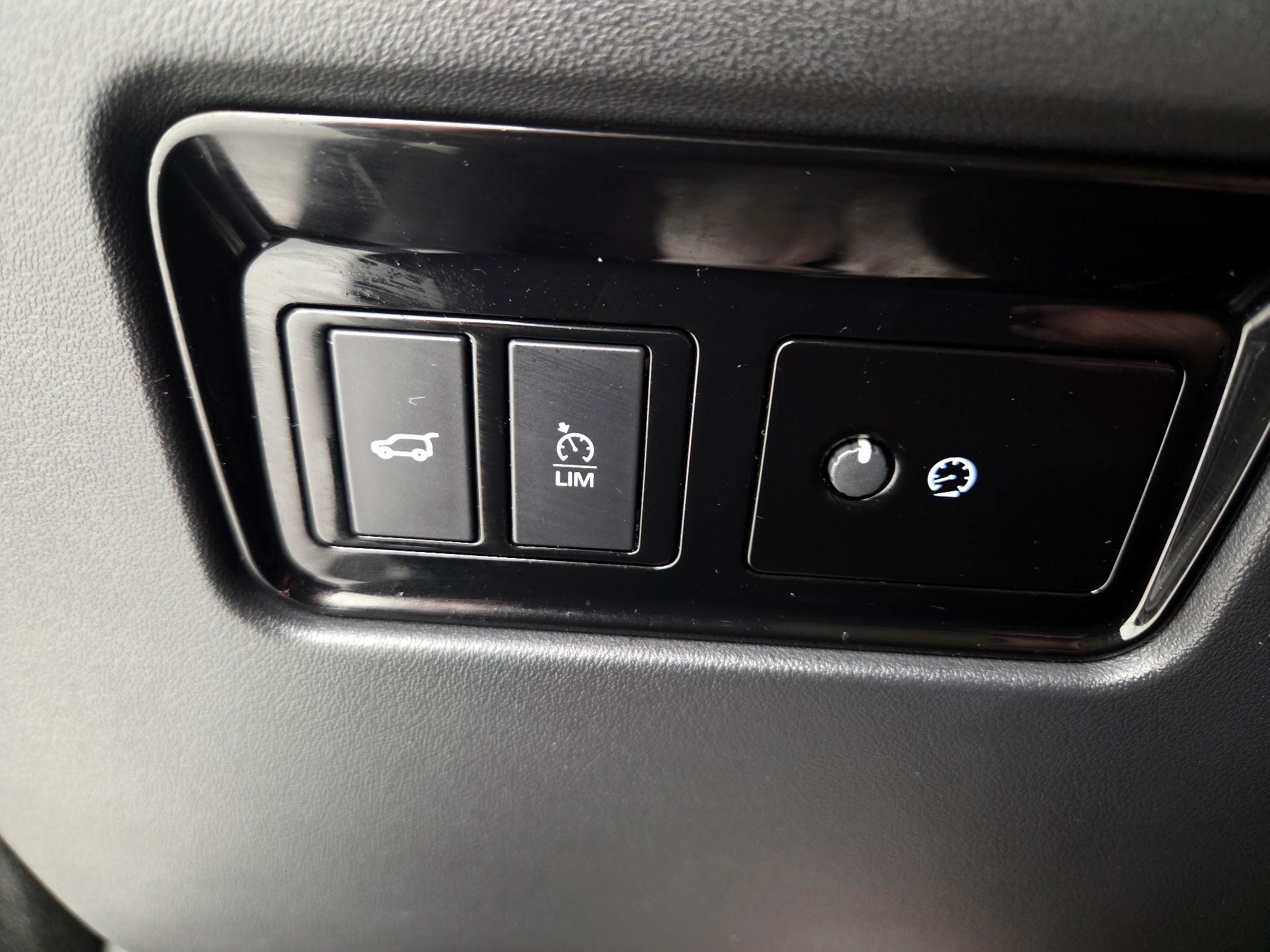 Thumbnail: 2020 Jaguar F-Pace - 13