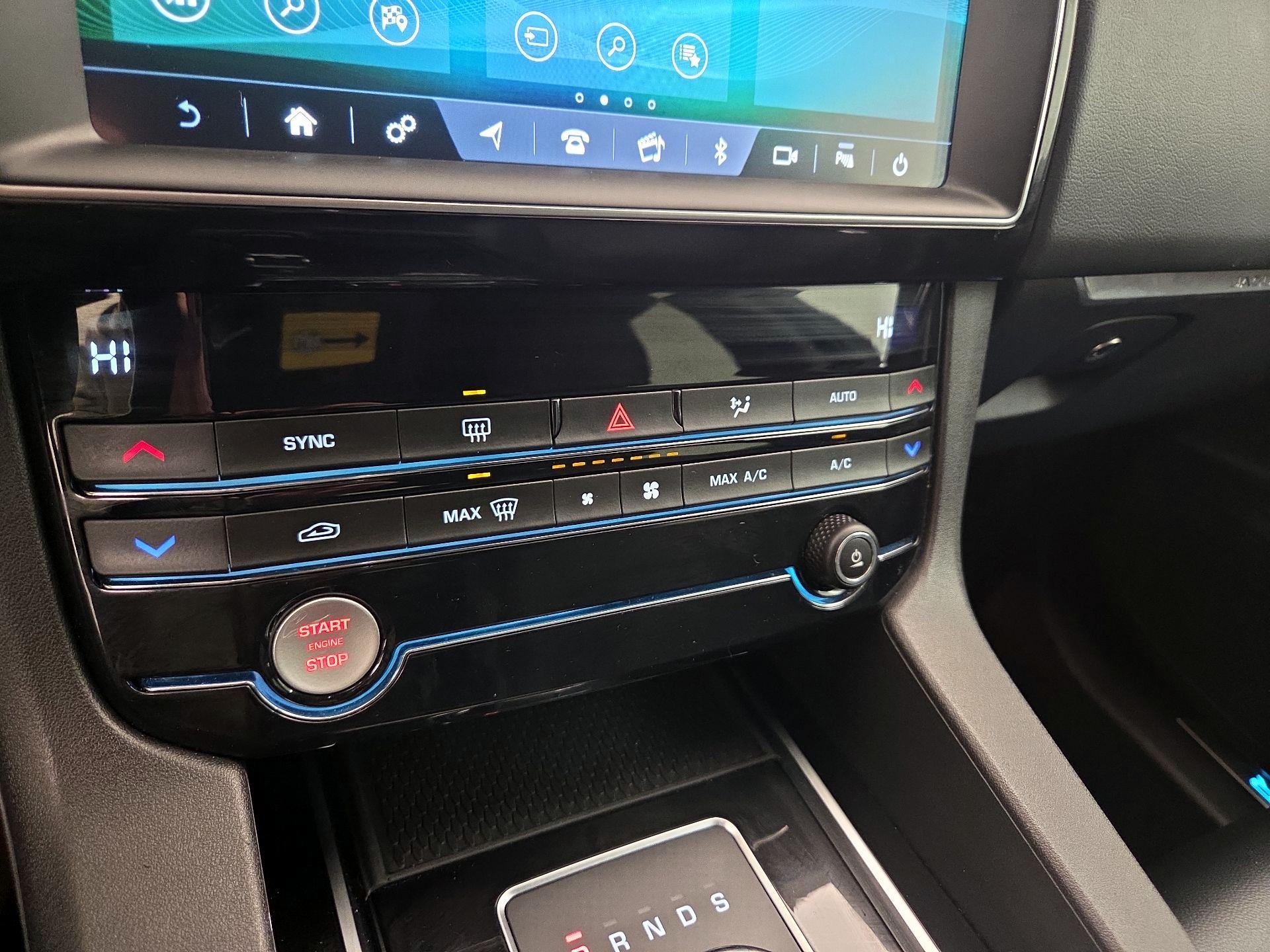 Thumbnail: 2020 Jaguar F-Pace - 16