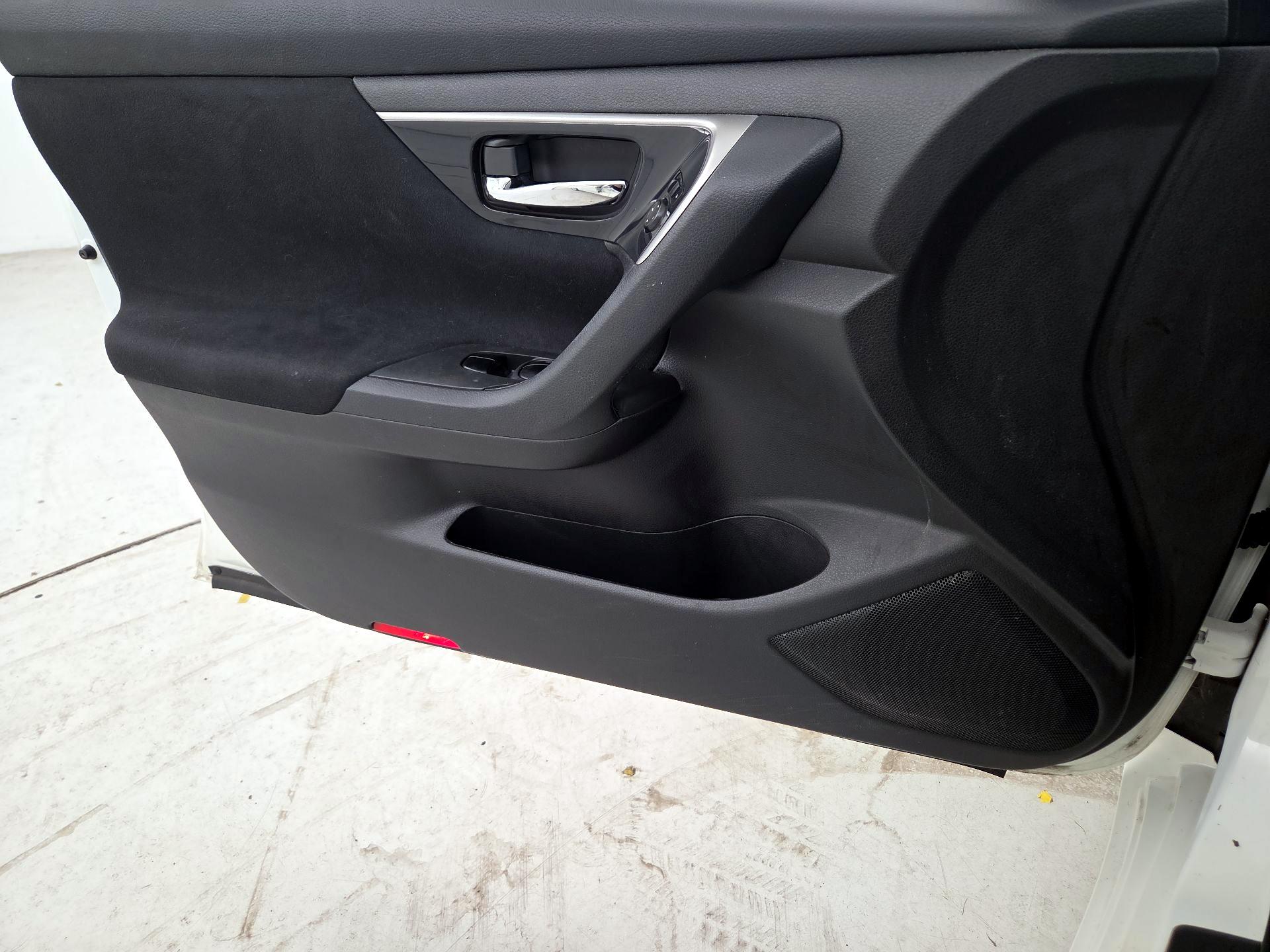 Thumbnail: 2014 Nissan Altima - 12