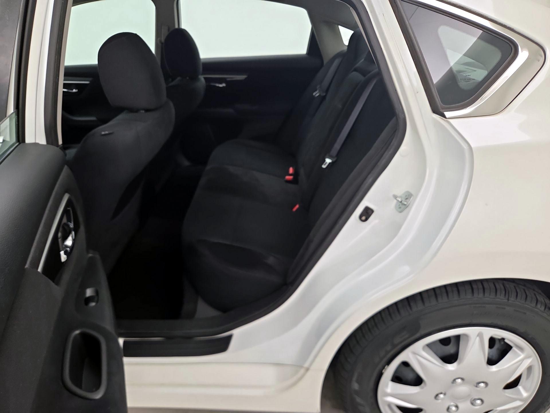 Thumbnail: 2014 Nissan Altima - 18