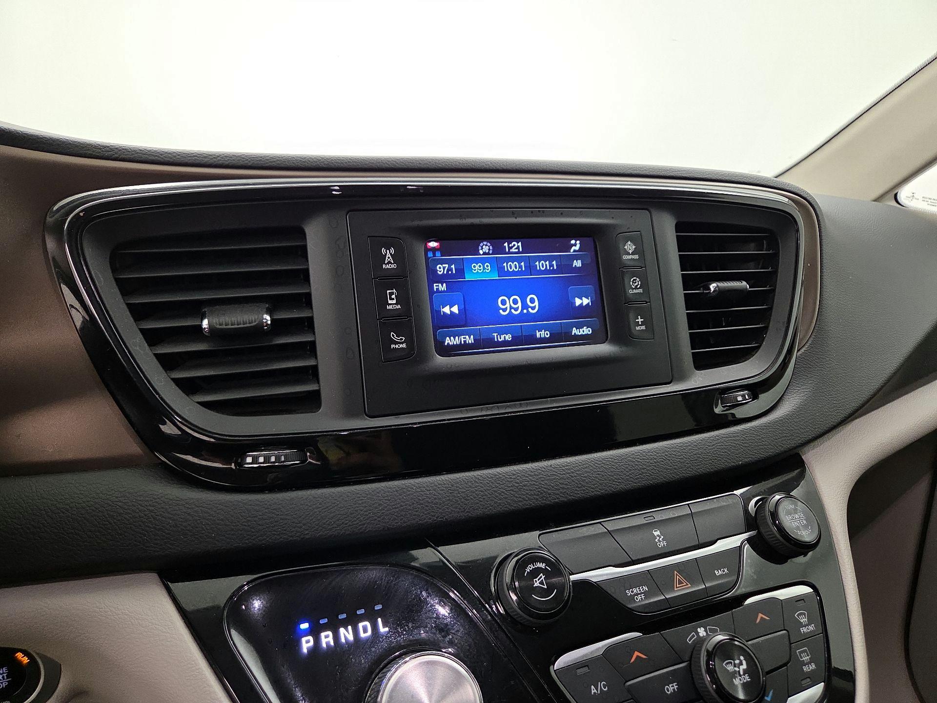 Thumbnail: 2017 Chrysler Pacifica - 15