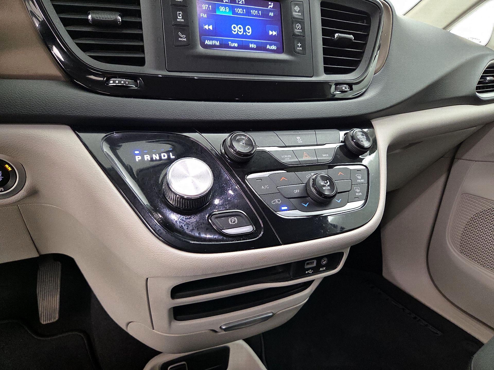 Thumbnail: 2017 Chrysler Pacifica - 16