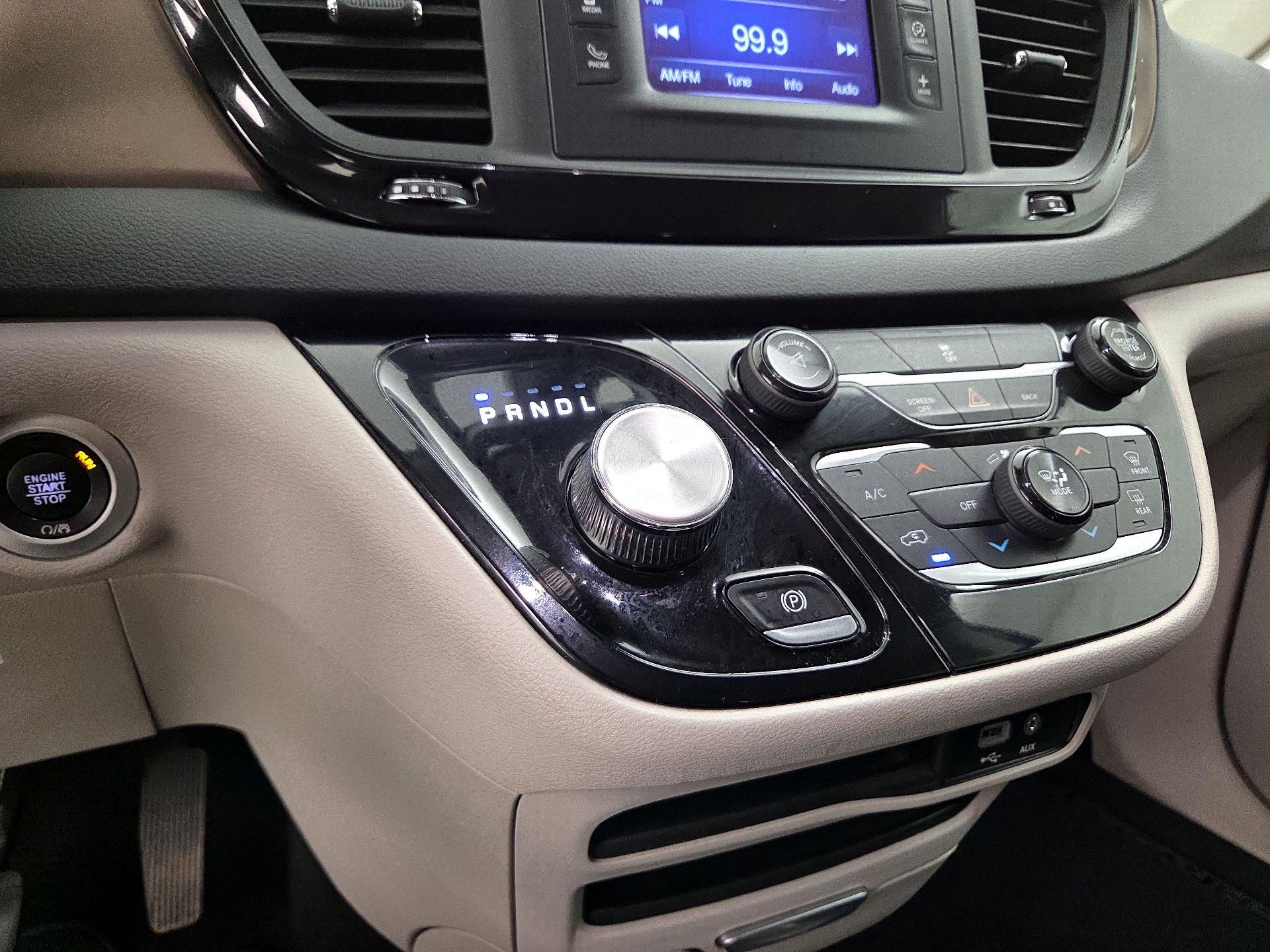 Thumbnail: 2017 Chrysler Pacifica - 17