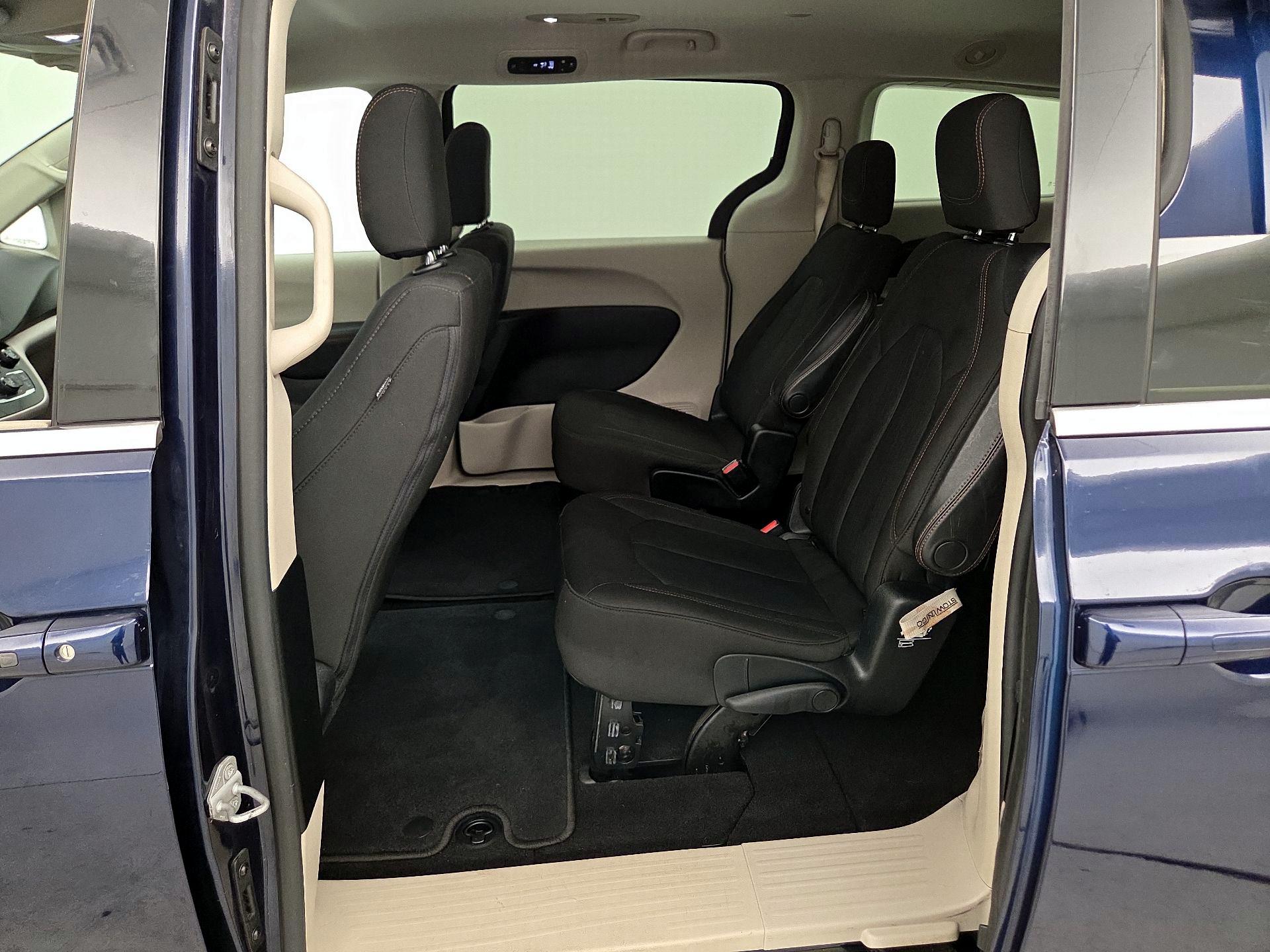 Thumbnail: 2017 Chrysler Pacifica - 19