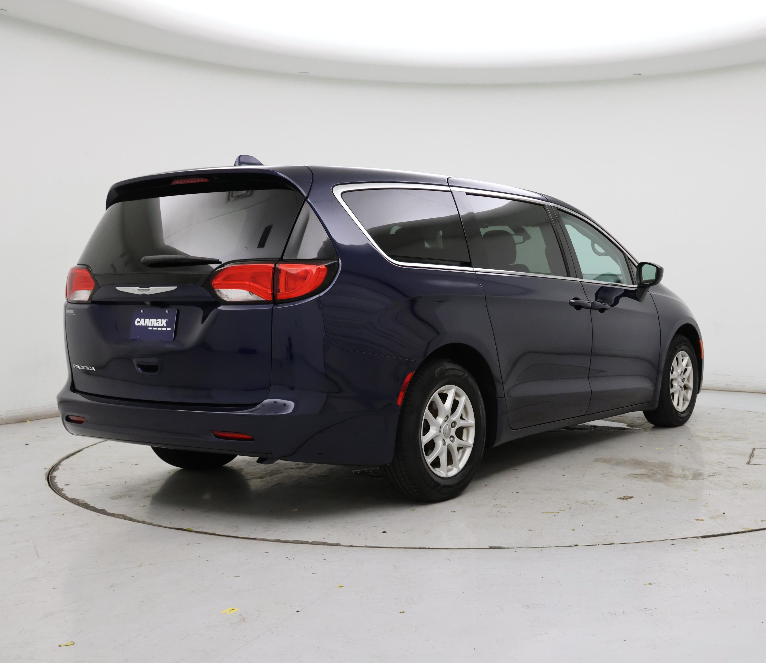 Thumbnail: 2017 Chrysler Pacifica - 8