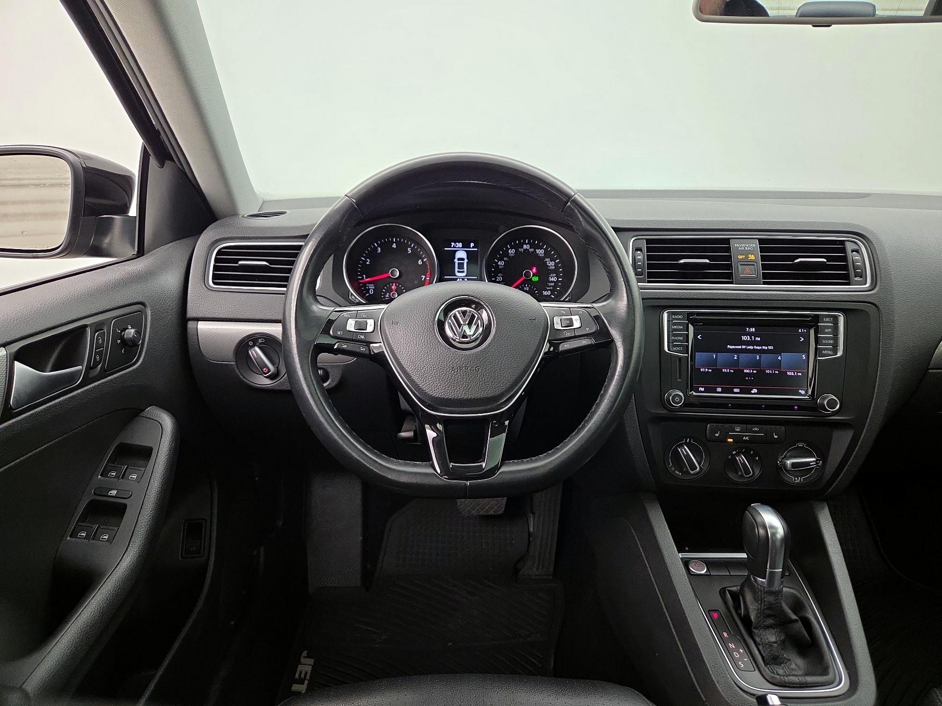 Thumbnail: 2018 Volkswagen Jetta - 10