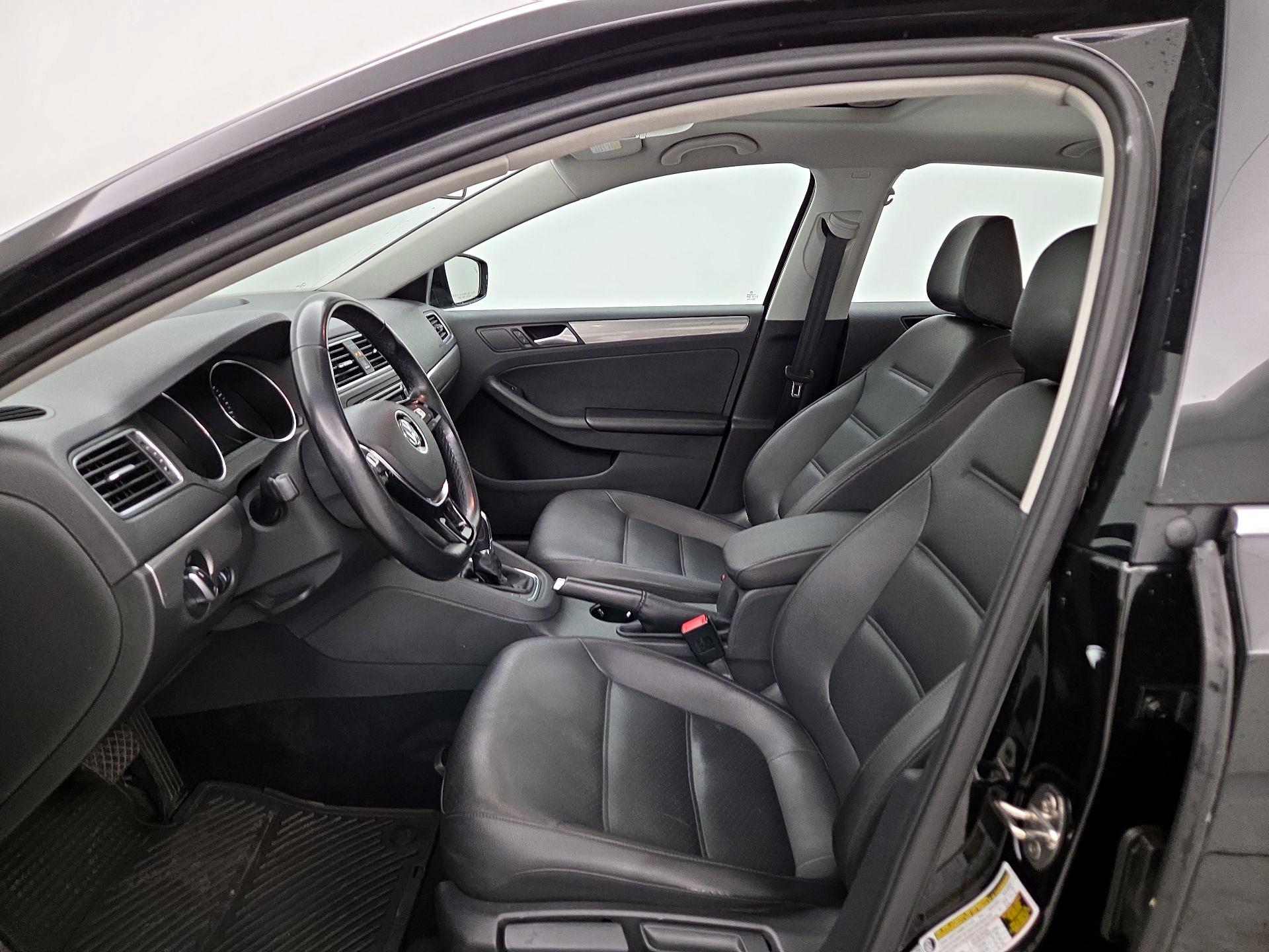 Thumbnail: 2018 Volkswagen Jetta - 11