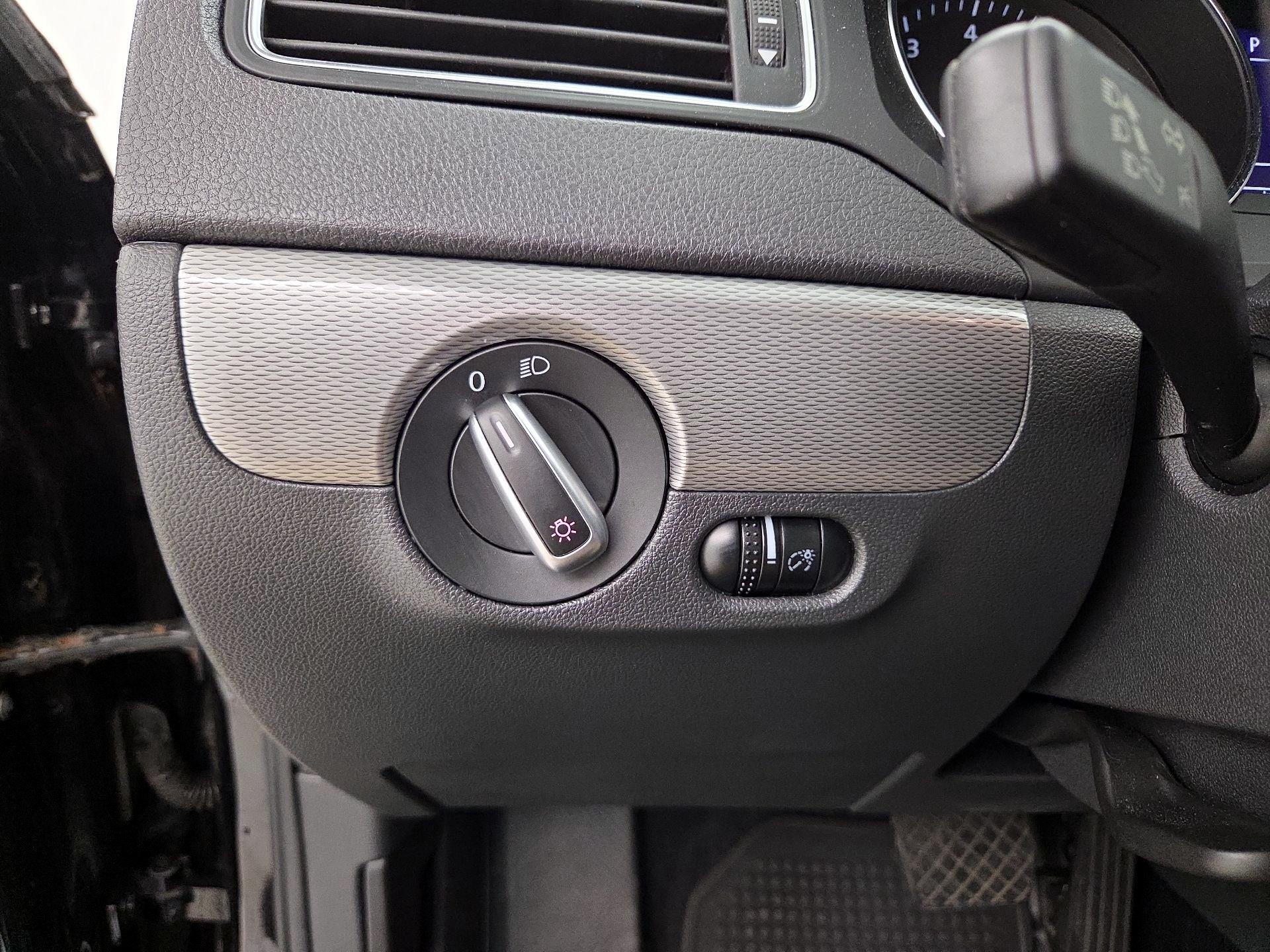 Thumbnail: 2018 Volkswagen Jetta - 13