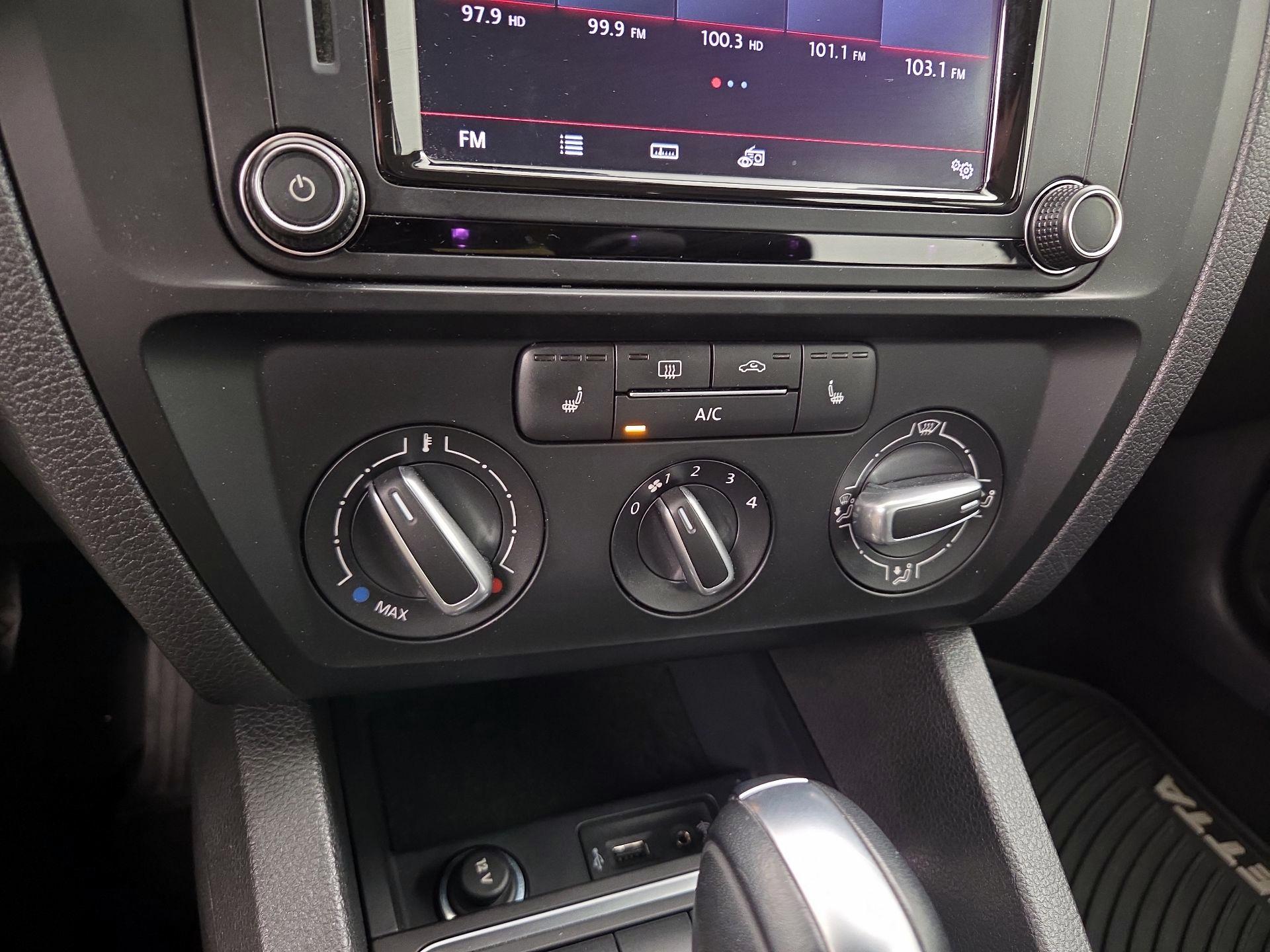 Thumbnail: 2018 Volkswagen Jetta - 16