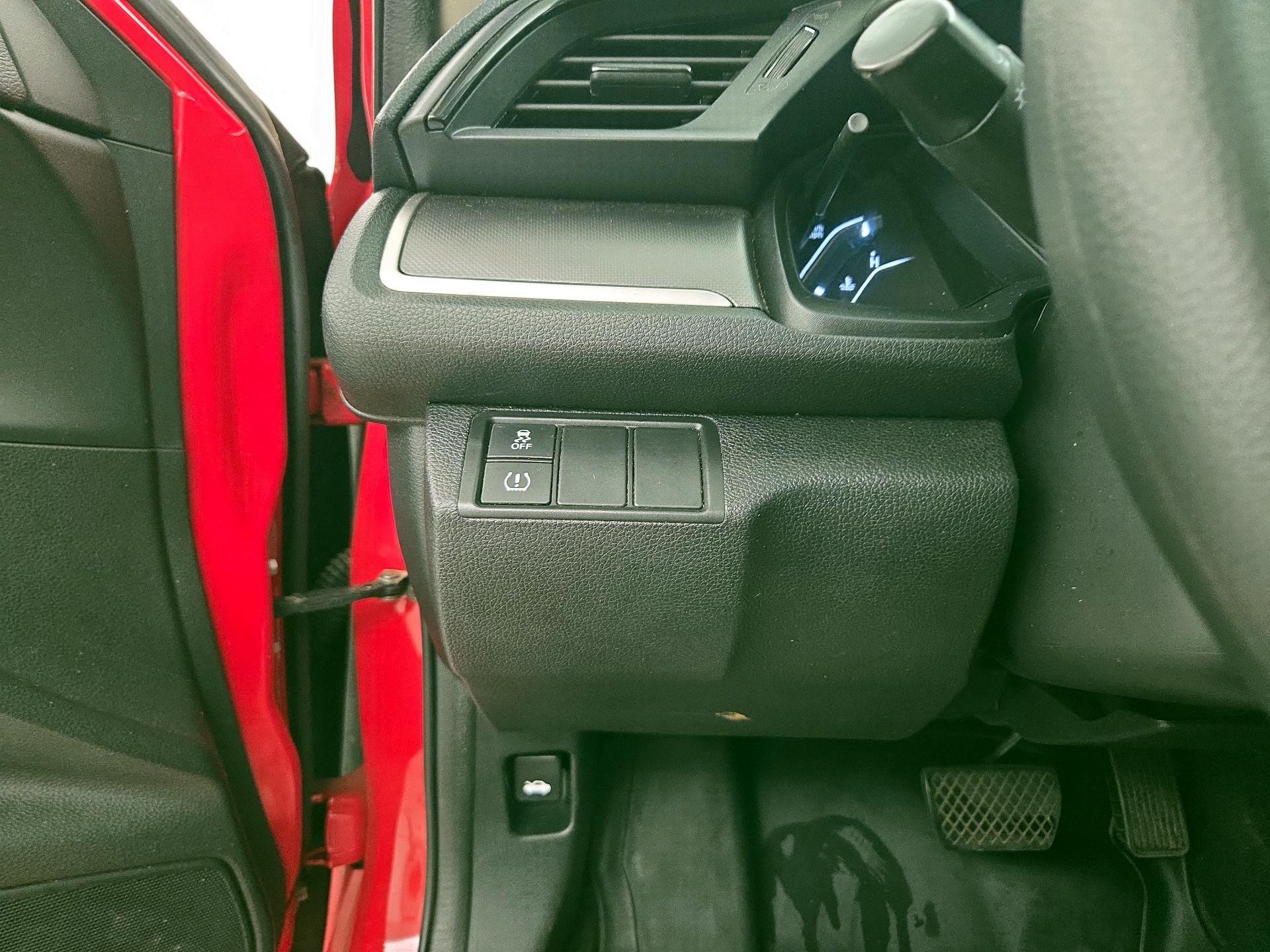 Thumbnail: 2016 Honda Civic - 11