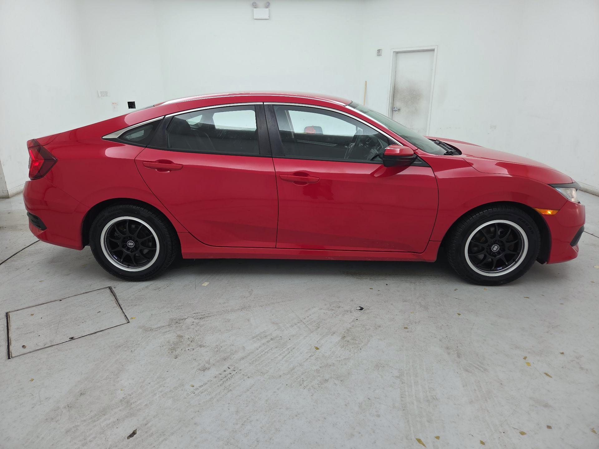 Thumbnail: 2016 Honda Civic - 4