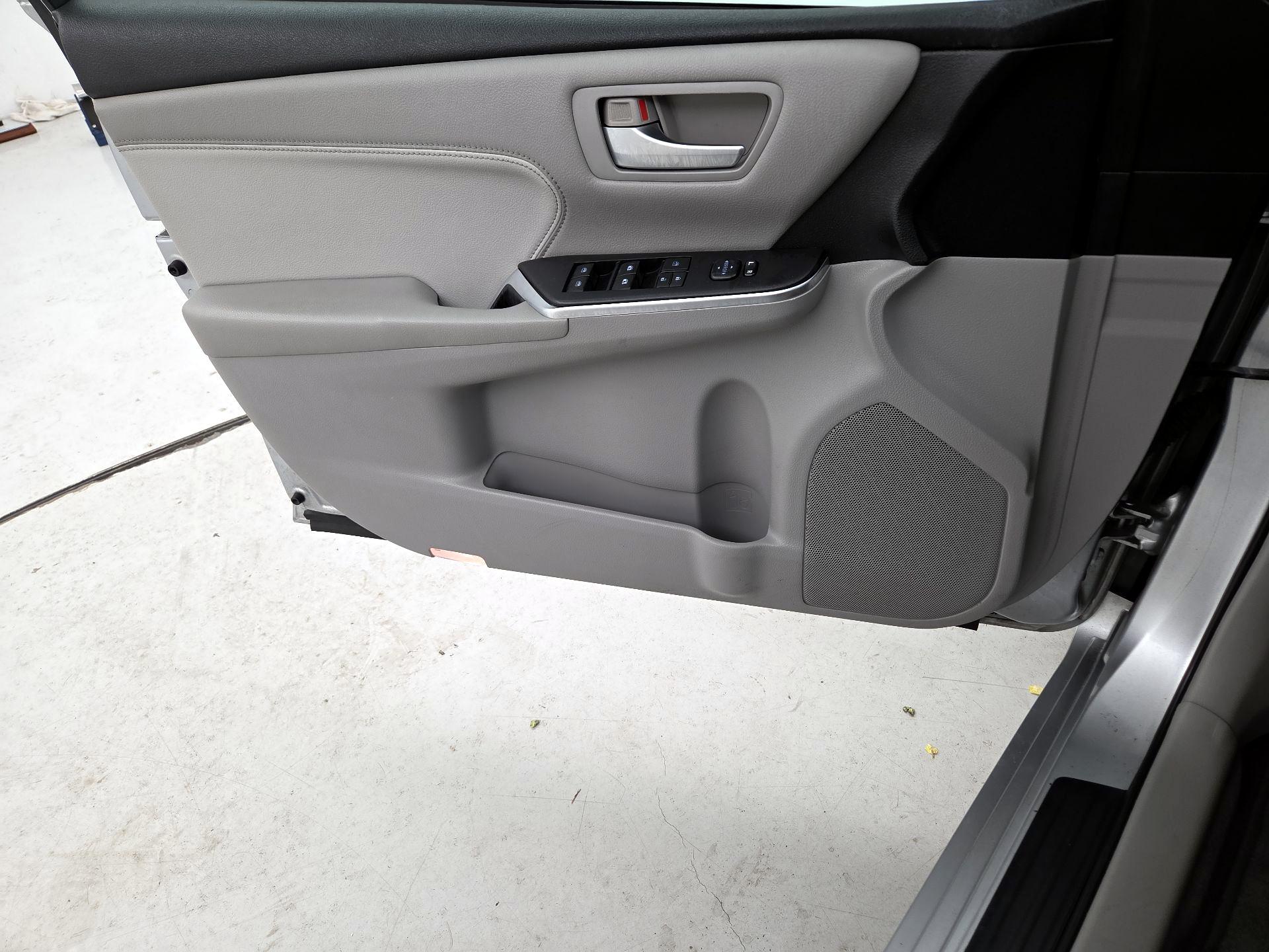 Thumbnail: 2016 Toyota Camry - 12