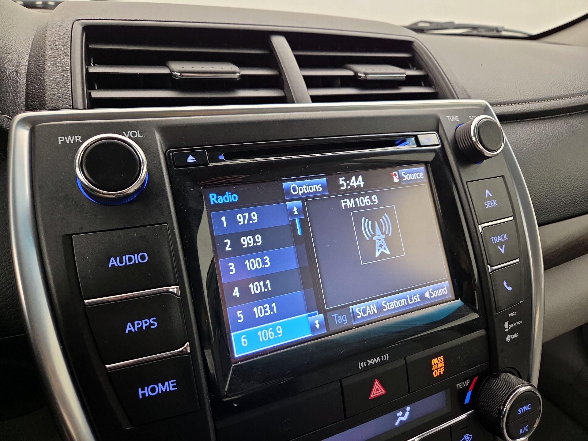 Thumbnail: 2016 Toyota Camry - 15